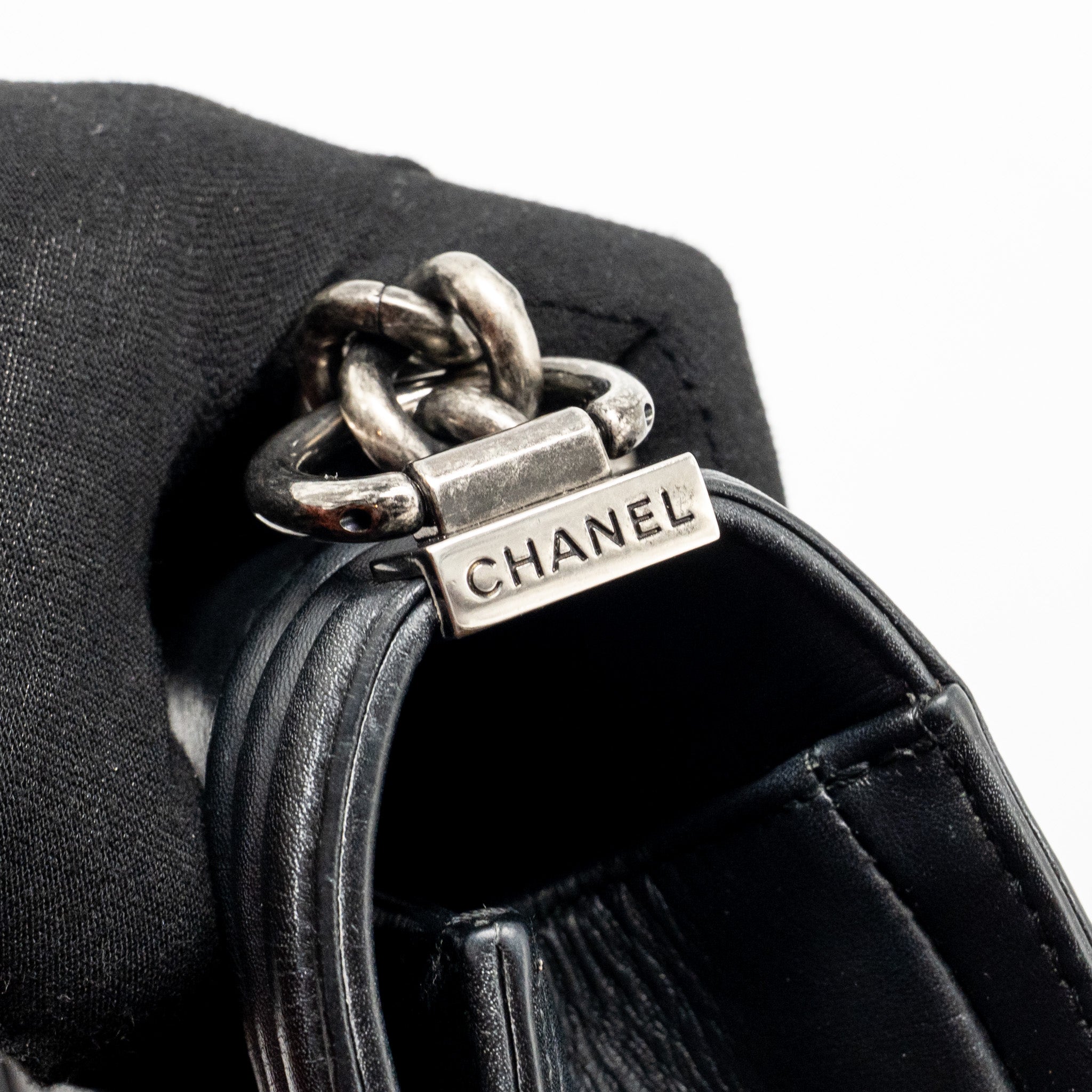 CHANEL MEDIUM BOY BAG CALFSKIN BLACK RUTHENIUM HARDWARE