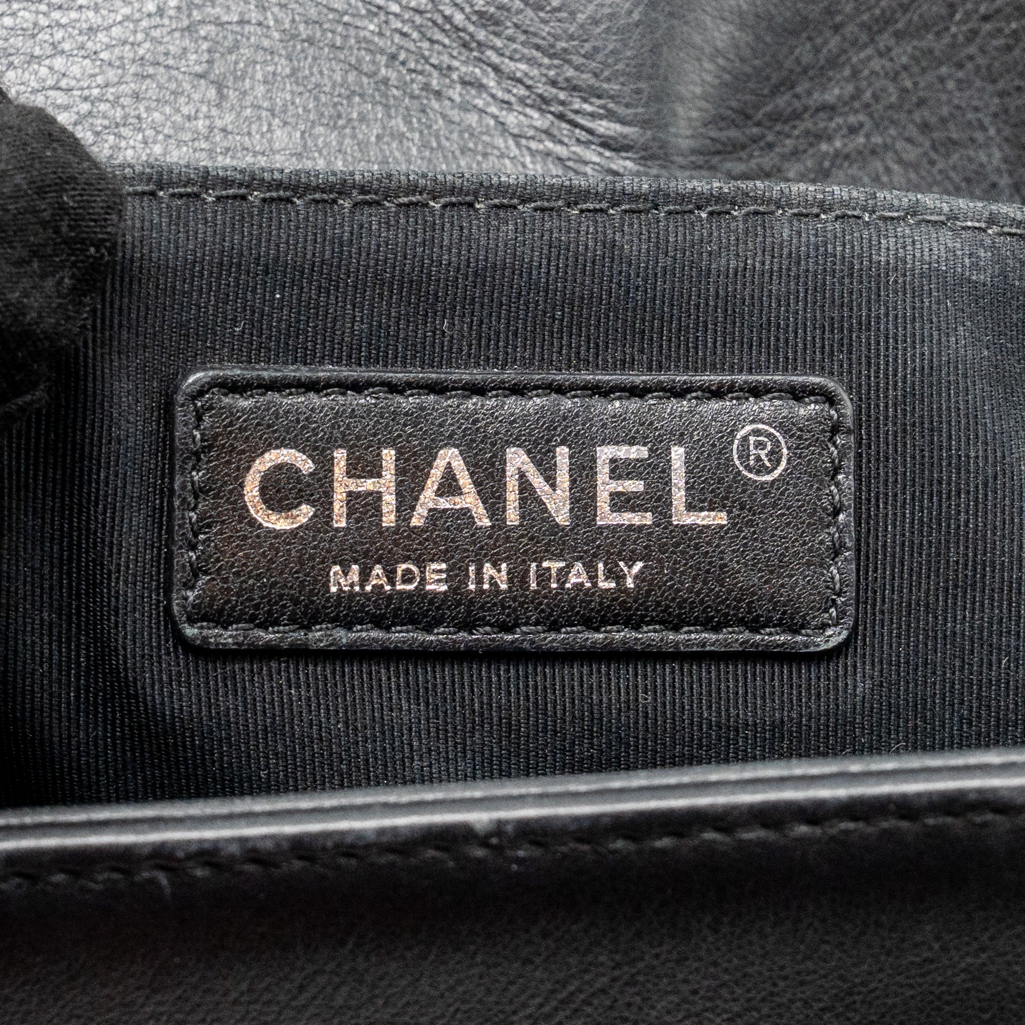 CHANEL MEDIUM BOY BAG CALFSKIN BLACK RUTHENIUM HARDWARE