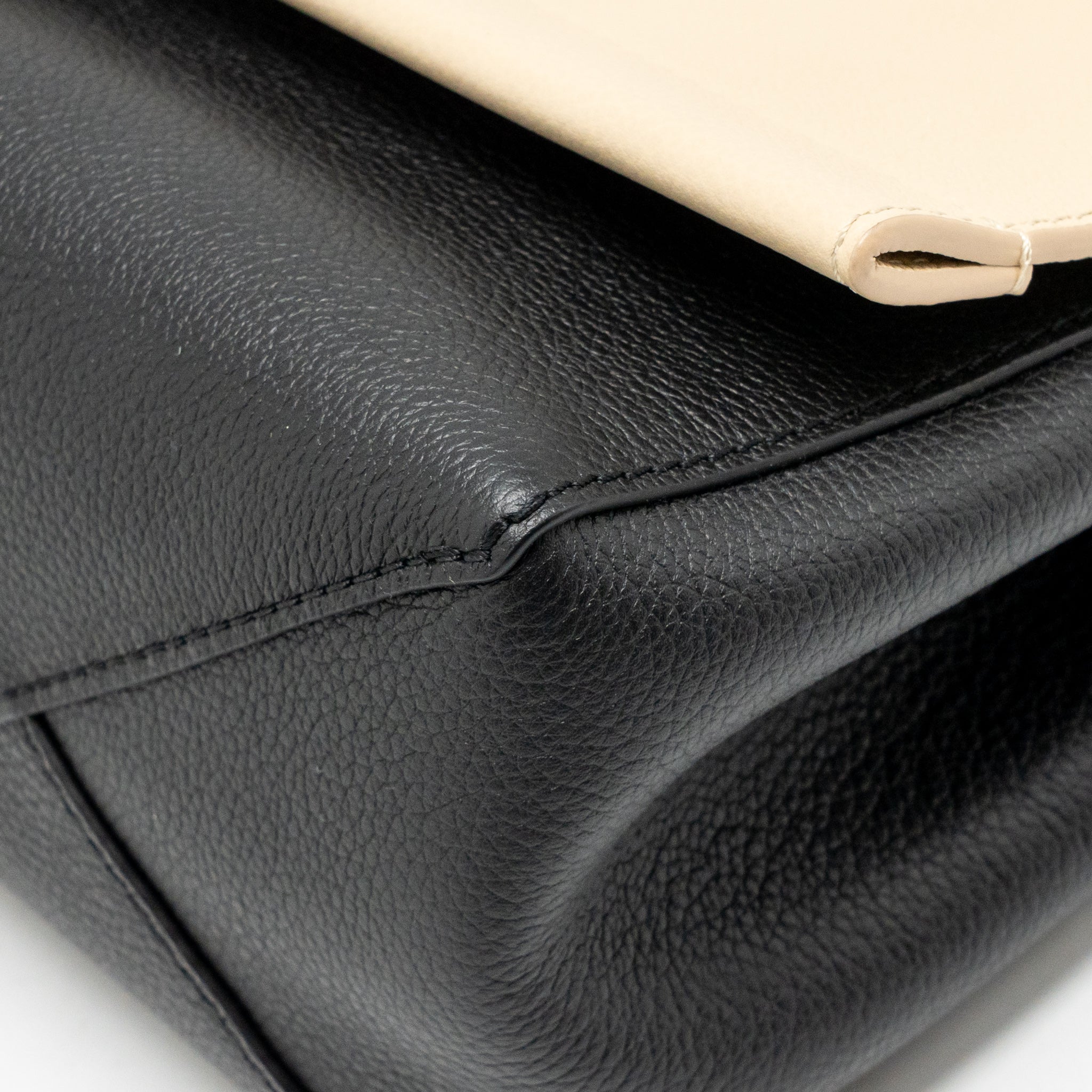 LOUIS VUITTON LOCK ME II CALFSKIN BLACK/VANILLA SHW
