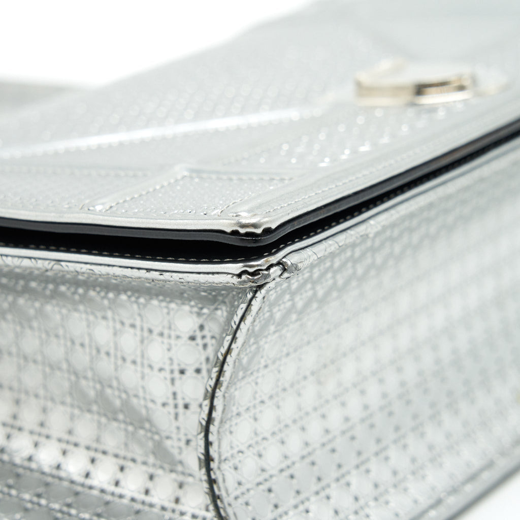 CHRISTIAN DIOR DIORAMA MEDIUM IN METALLIC SILVER WITH SHW