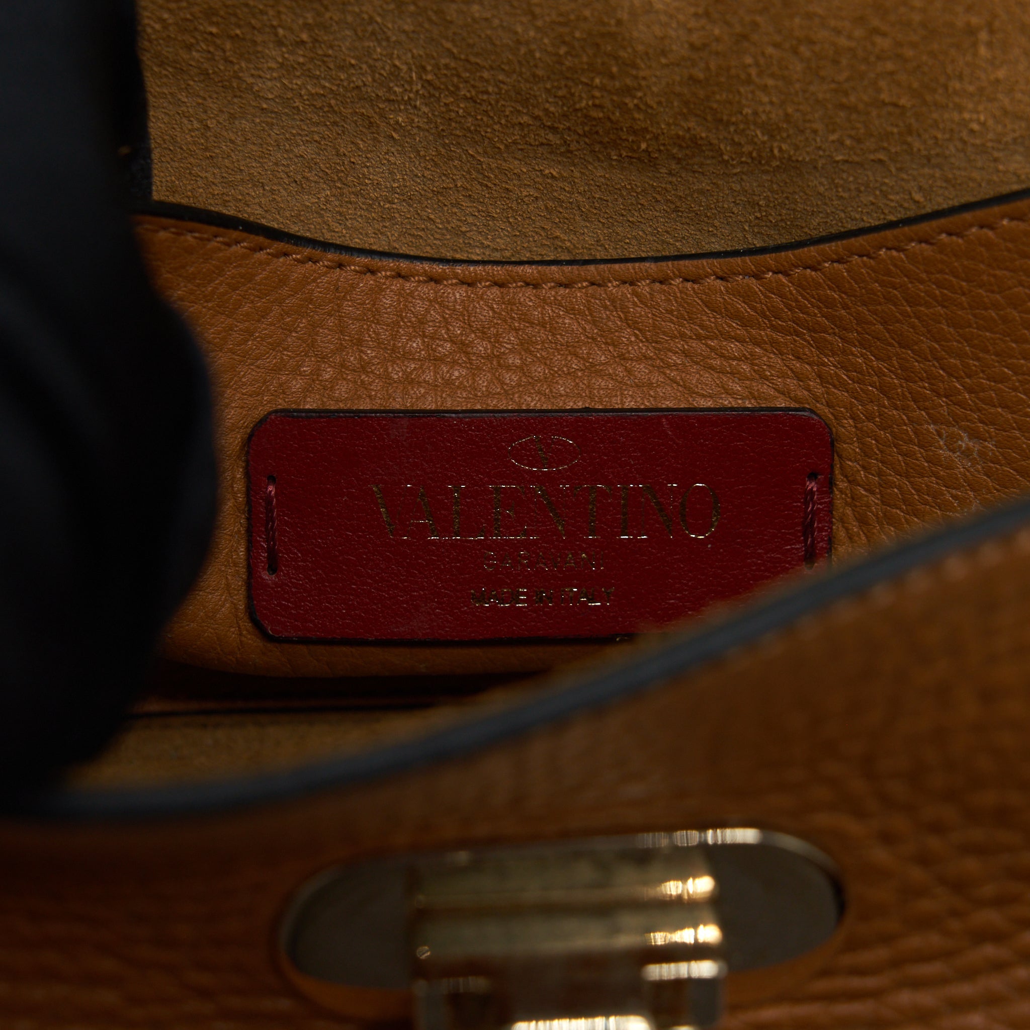 VALENTINO GARAVANI SMALL ROCK-STUD CROSSBODY BAG GRAINY CALFSKIN MUSTARD