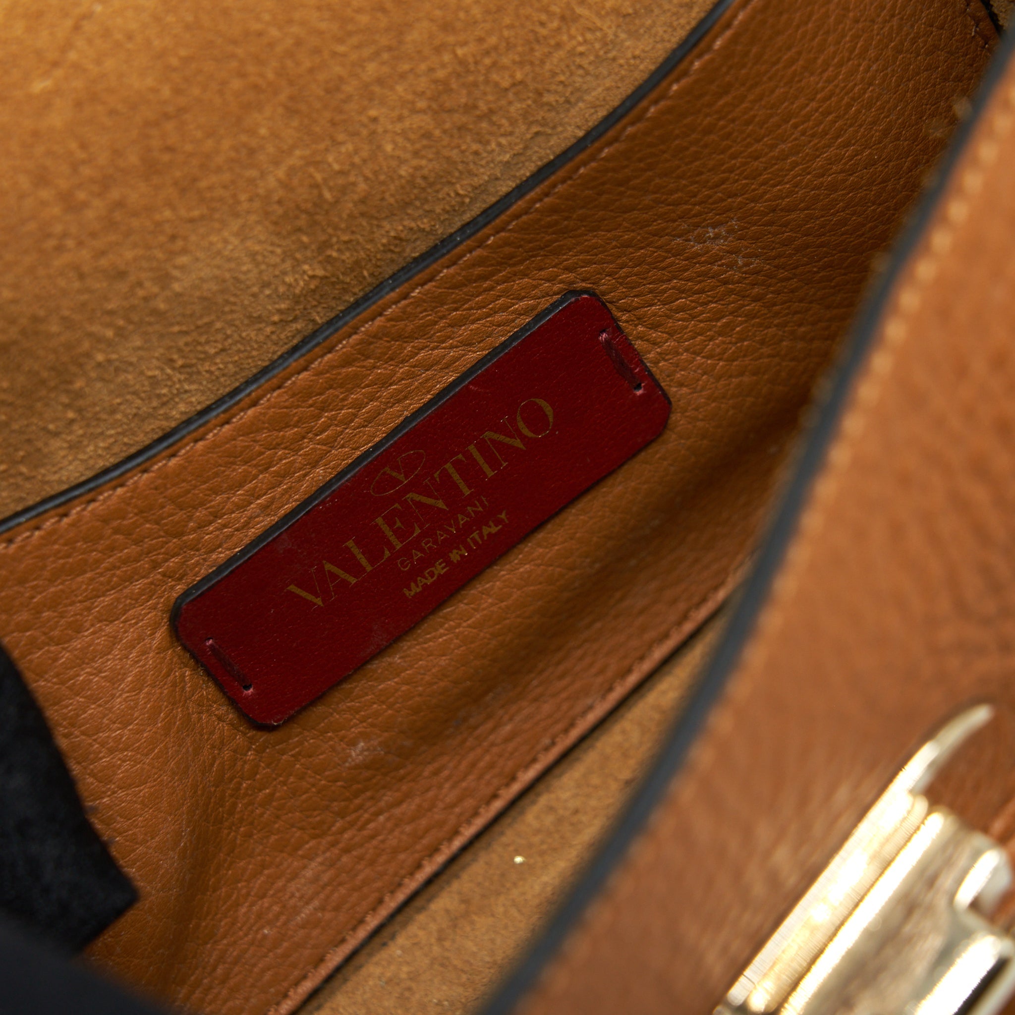VALENTINO GARAVANI SMALL ROCK-STUD CROSSBODY BAG GRAINY CALFSKIN MUSTARD