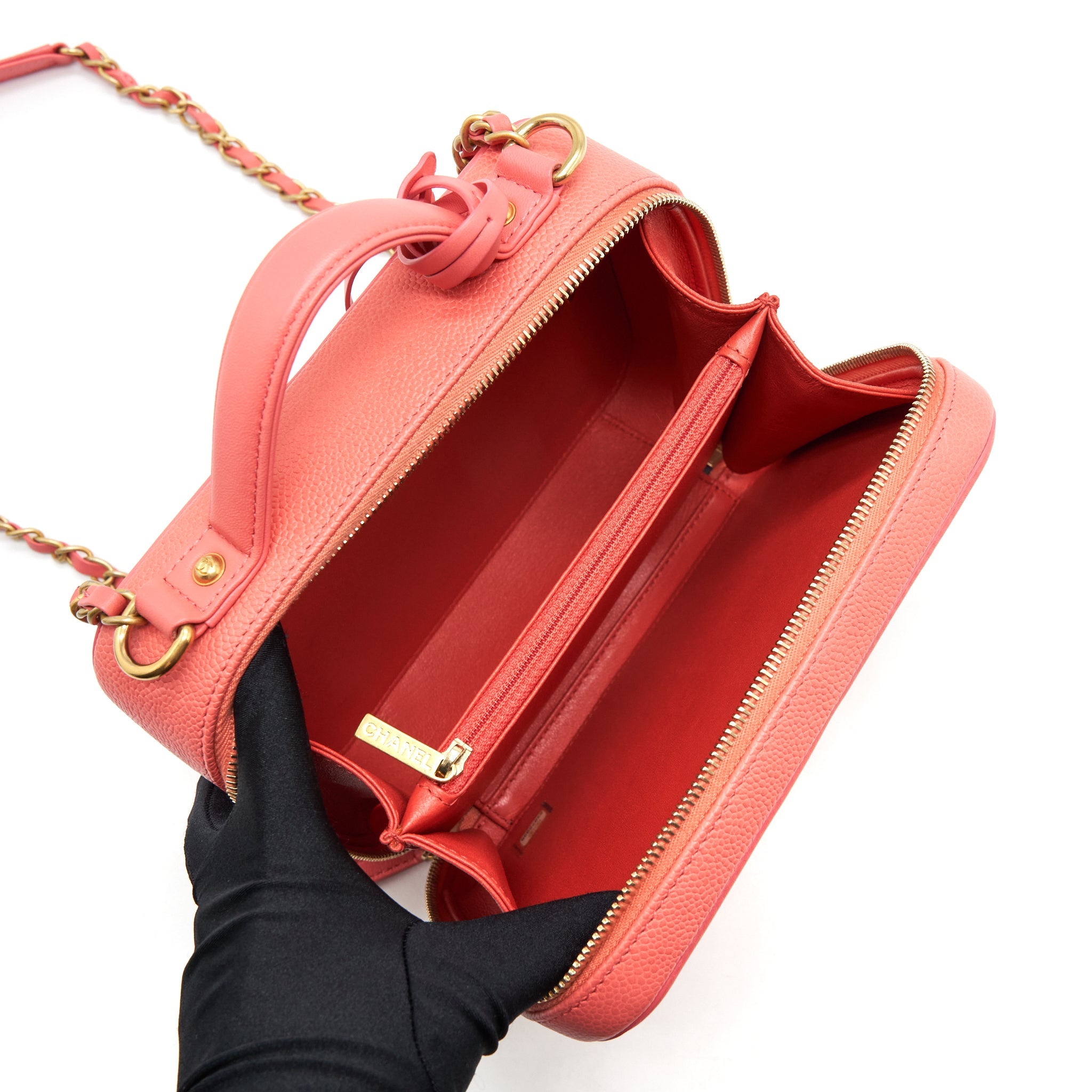 CHANEL VANITY CASE MEDIUM CAVIAR PINK GHW