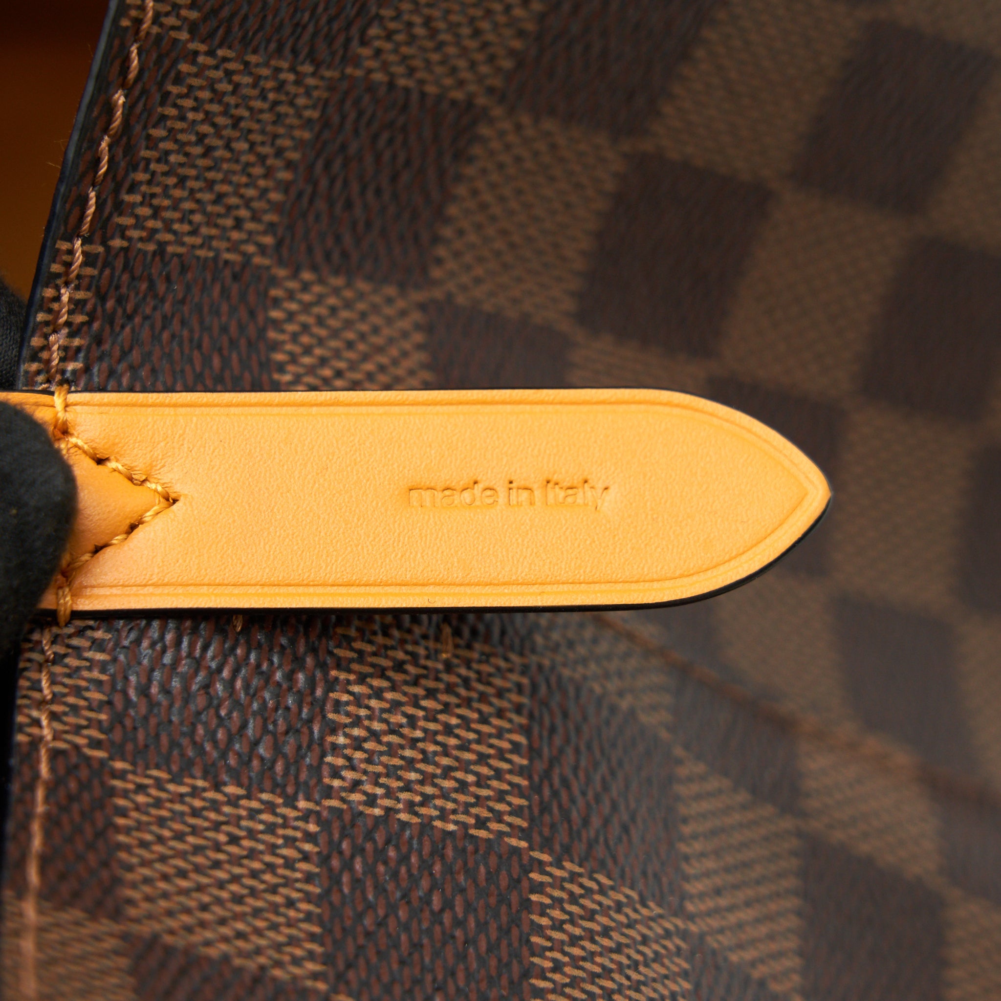 LOUIS VUITTON NEO NOE IN DAMIER EBENE/YELLOW