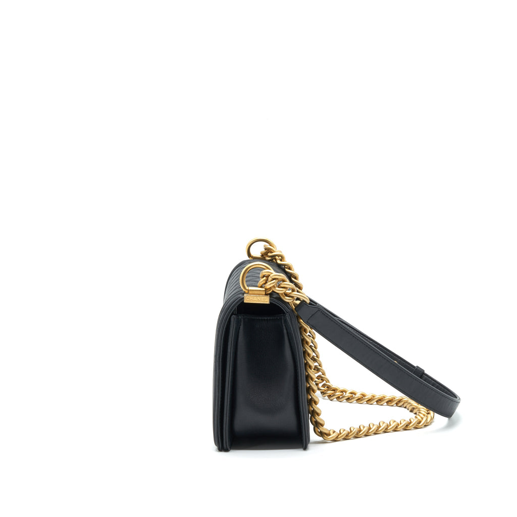 CHANEL MEDIUM BOY BLACK LAMBSKIN GHW