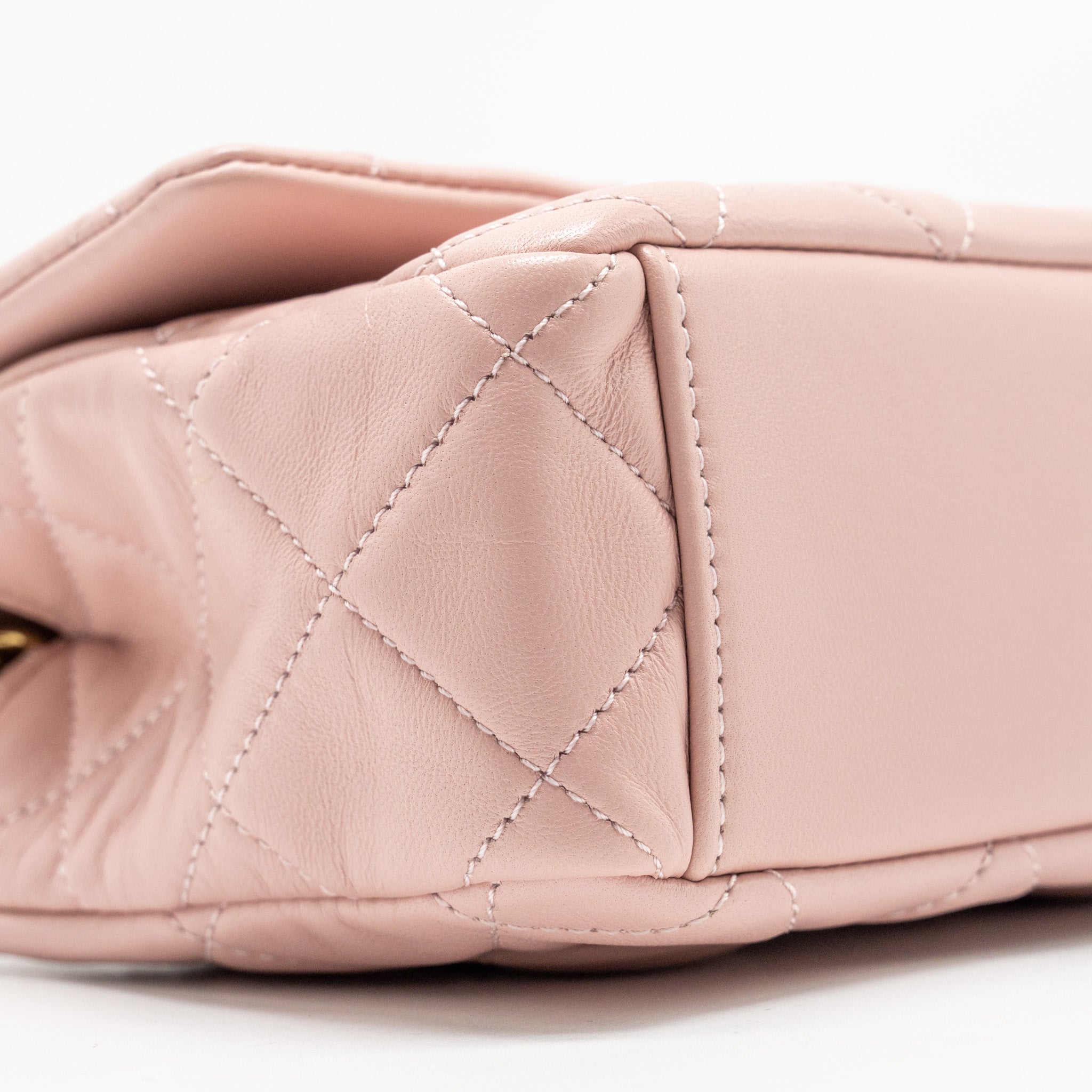 CHANEL 22B FLAP BAG WITH GEM CHAIN LAMBSKIN DUST PINK GHW (MICROCHIP)