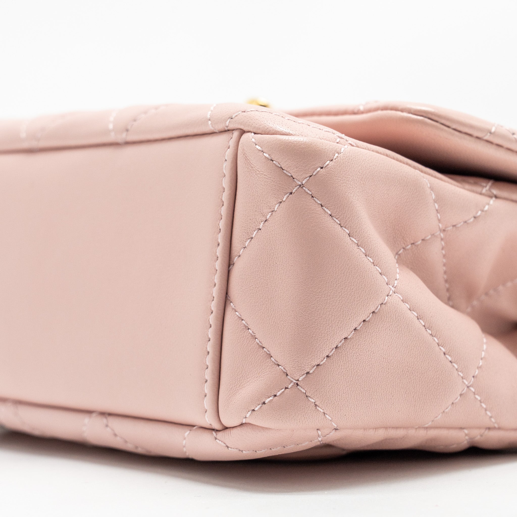 CHANEL 22B FLAP BAG WITH GEM CHAIN LAMBSKIN DUST PINK GHW (MICROCHIP)