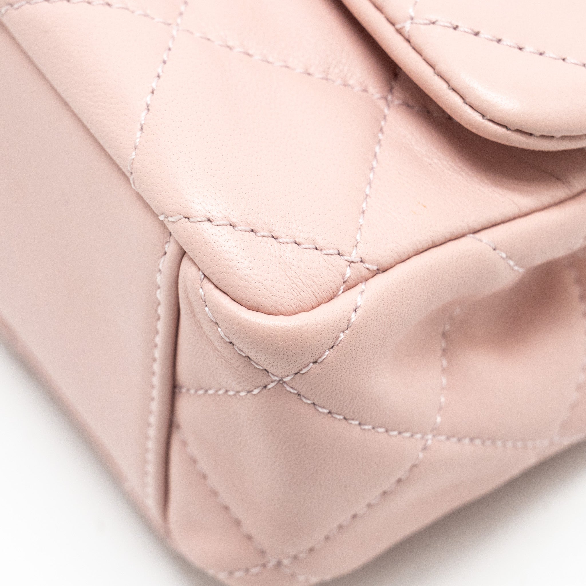 CHANEL 22B FLAP BAG WITH GEM CHAIN LAMBSKIN DUST PINK GHW (MICROCHIP)