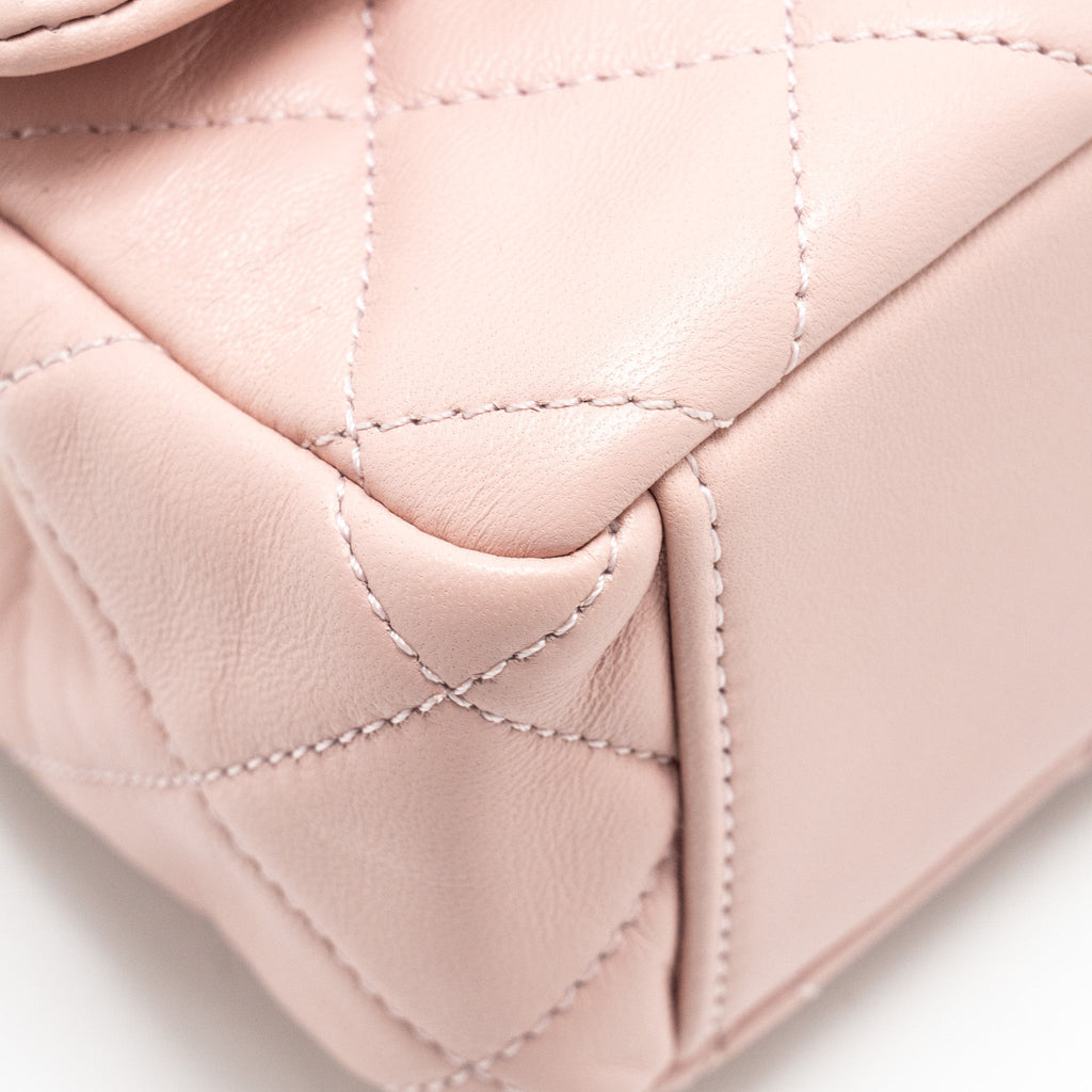 CHANEL 22B FLAP BAG WITH GEM CHAIN LAMBSKIN DUST PINK GHW (MICROCHIP)