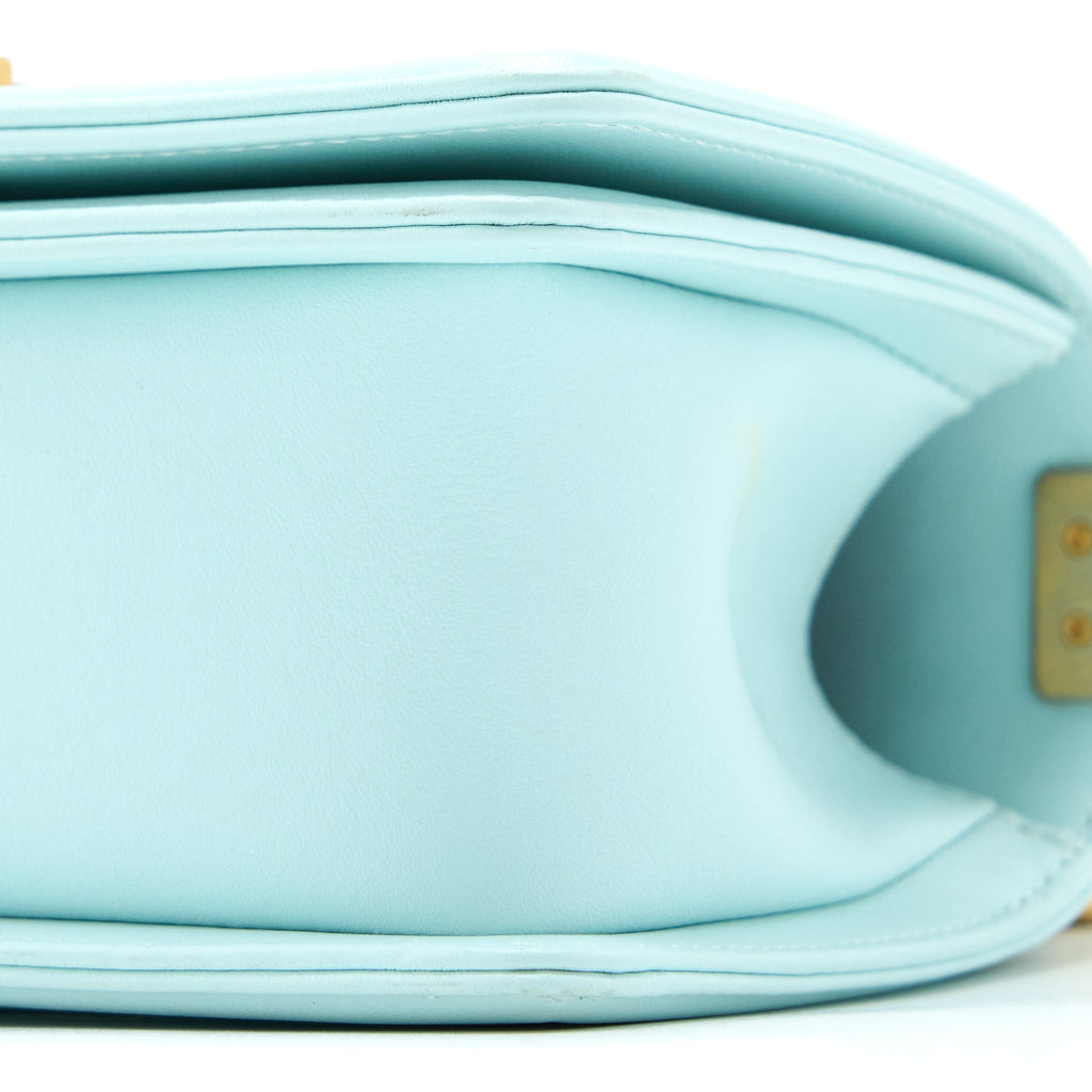 CHANEL SMALL BOY BAG CHEVRON CALFSKIN LIGHT BLUE/MULTICOLOUR BRUSHED GHW