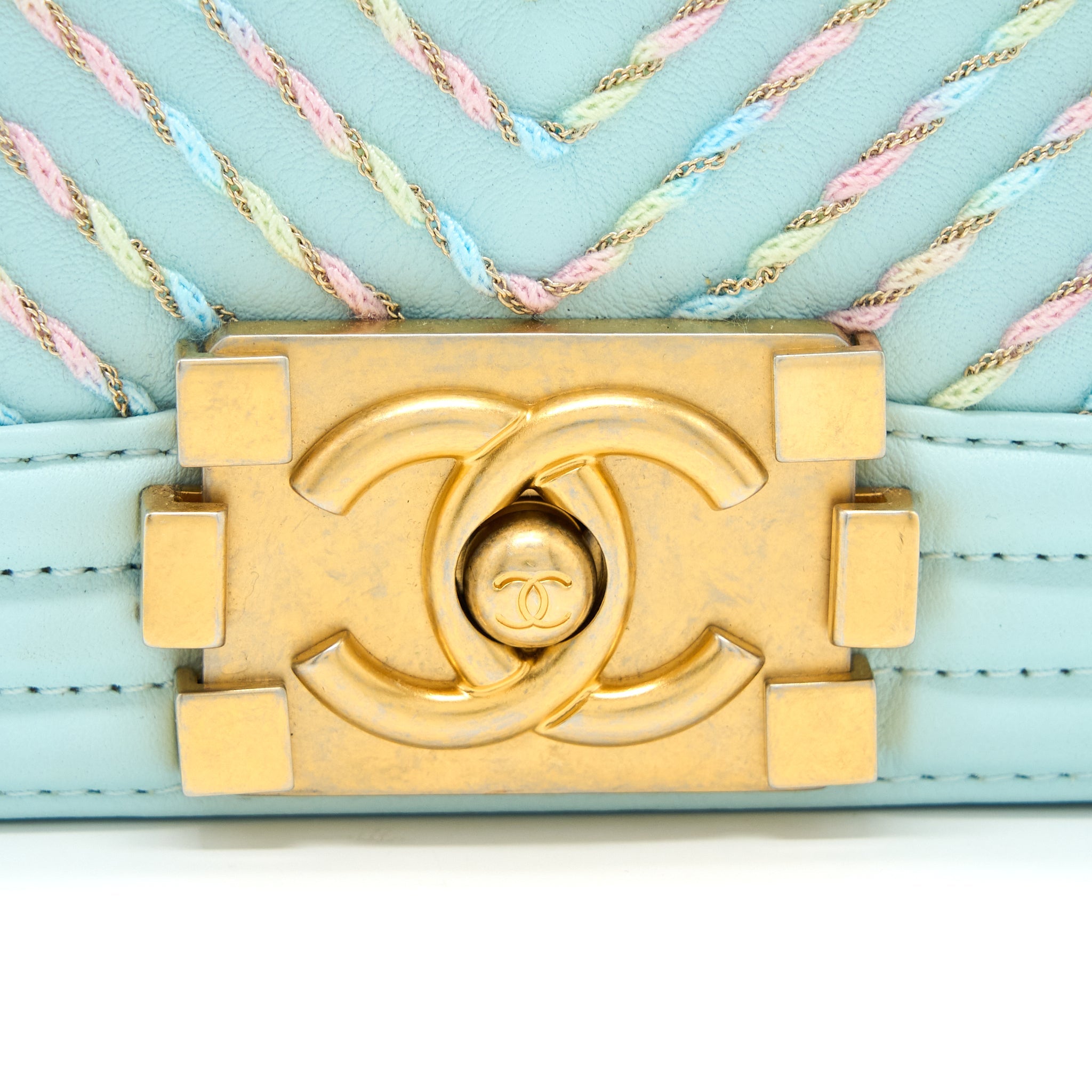 CHANEL SMALL BOY BAG CHEVRON CALFSKIN LIGHT BLUE/MULTICOLOUR BRUSHED GHW