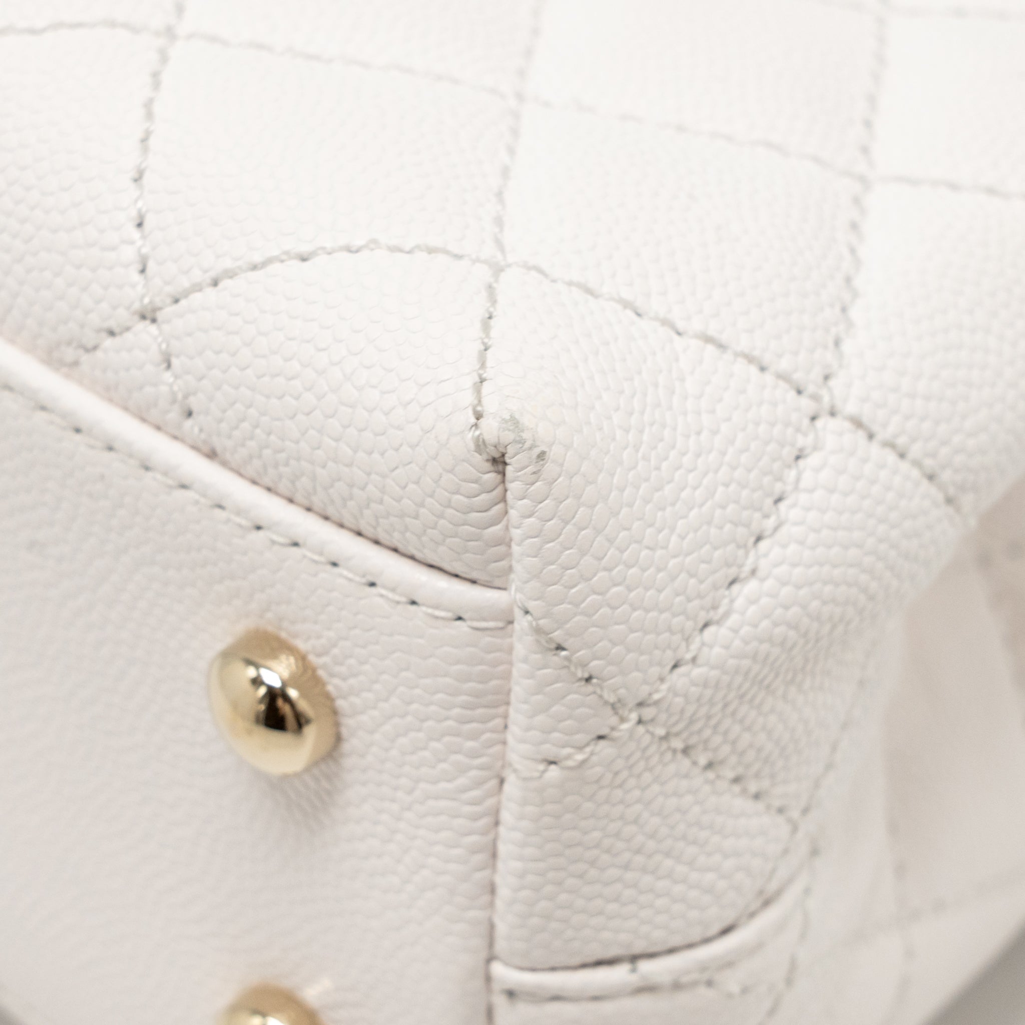 CHANEL SMALL COCO HANDLE CAVIAR WHITE LGHW (MICROCHIP)