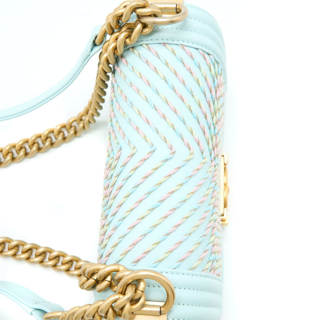 CHANEL SMALL BOY BAG CHEVRON CALFSKIN LIGHT BLUE/MULTICOLOUR BRUSHED GHW