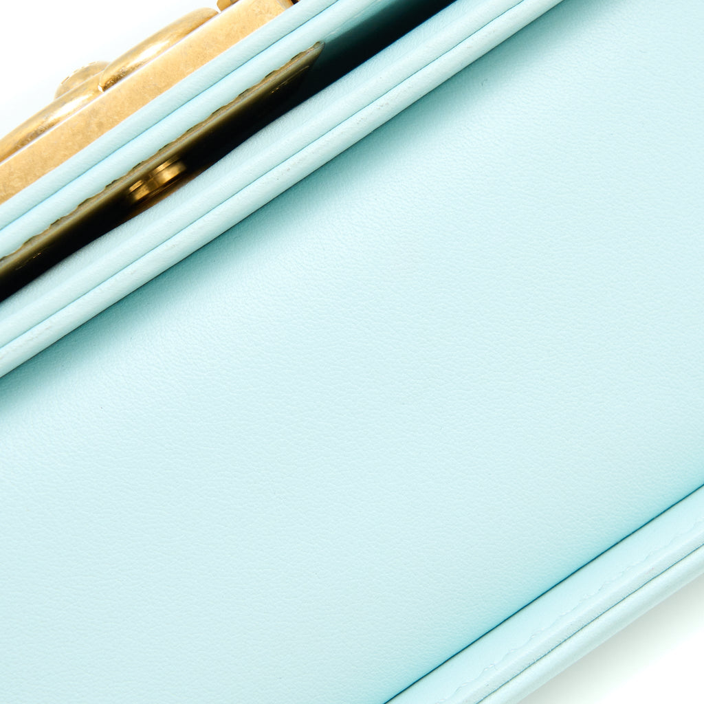CHANEL SMALL BOY BAG CHEVRON CALFSKIN LIGHT BLUE/MULTICOLOUR BRUSHED GHW