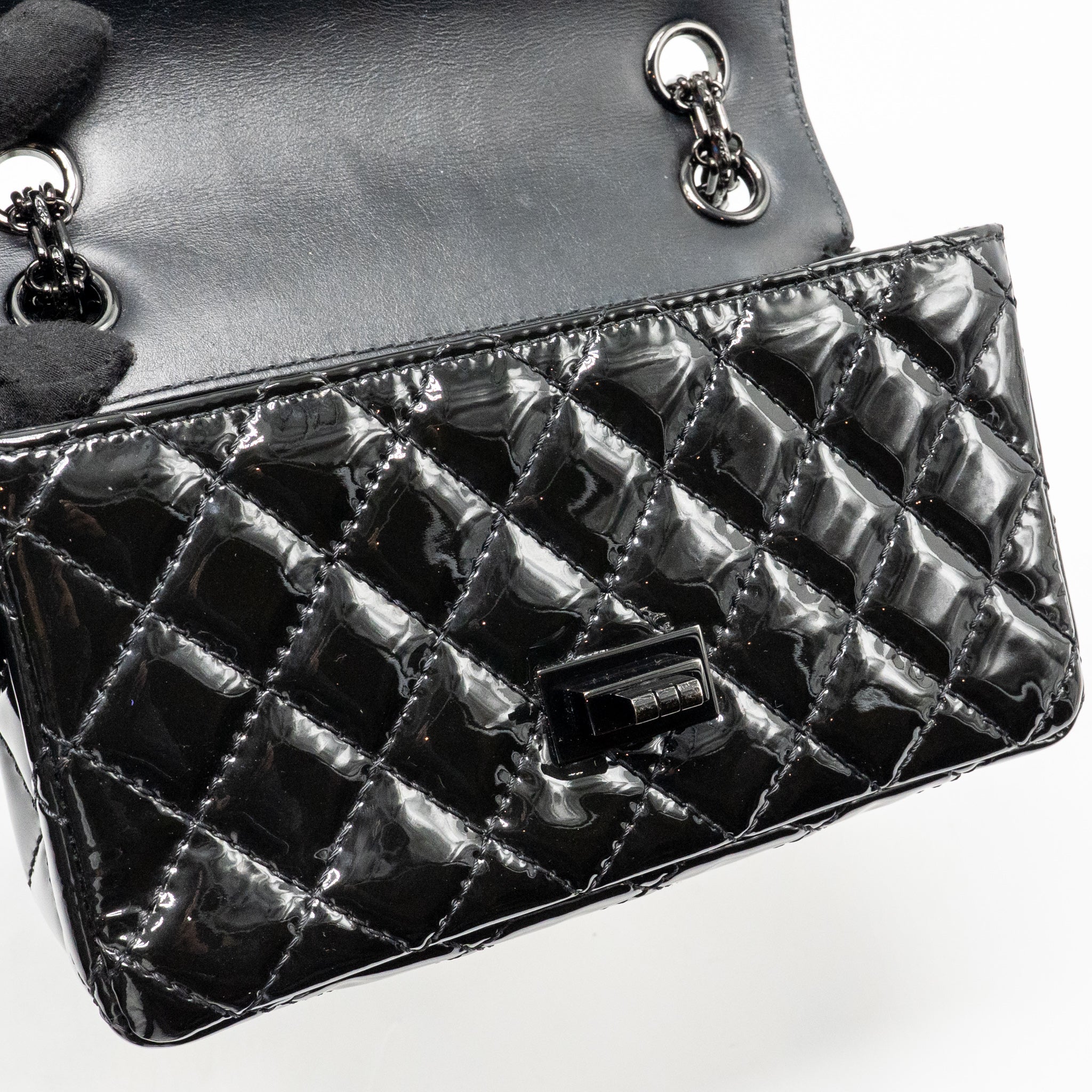 CHANEL MINI 2.55 REISSUE PATENT SO BLACK