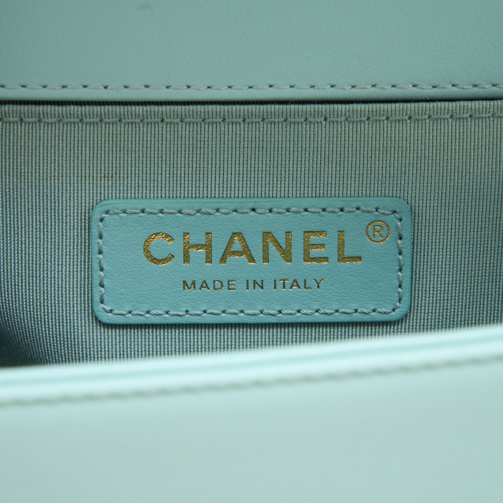 CHANEL SMALL BOY BAG CHEVRON CALFSKIN LIGHT BLUE/MULTICOLOUR BRUSHED GHW