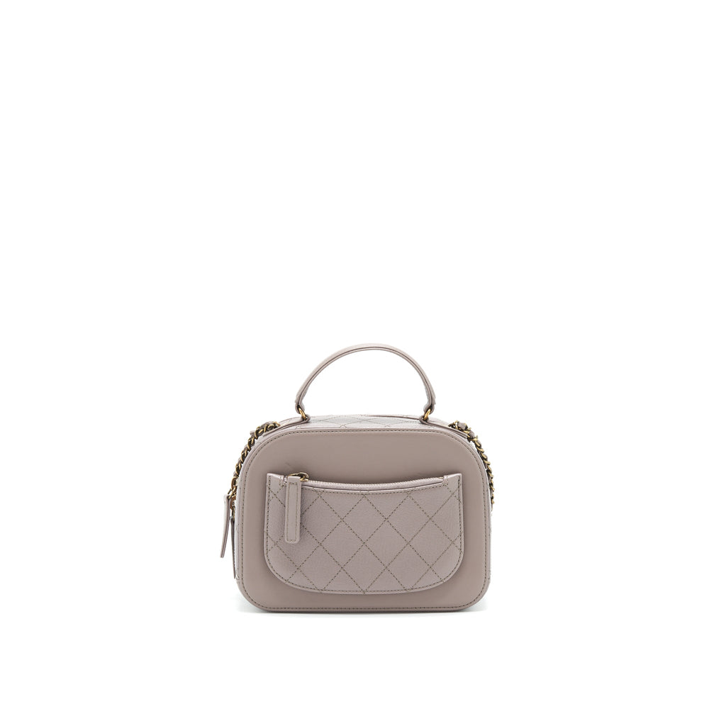 CHANEL CC LOGO VANITY WITH HANDLE AND CHAIN GREY WITH GHW