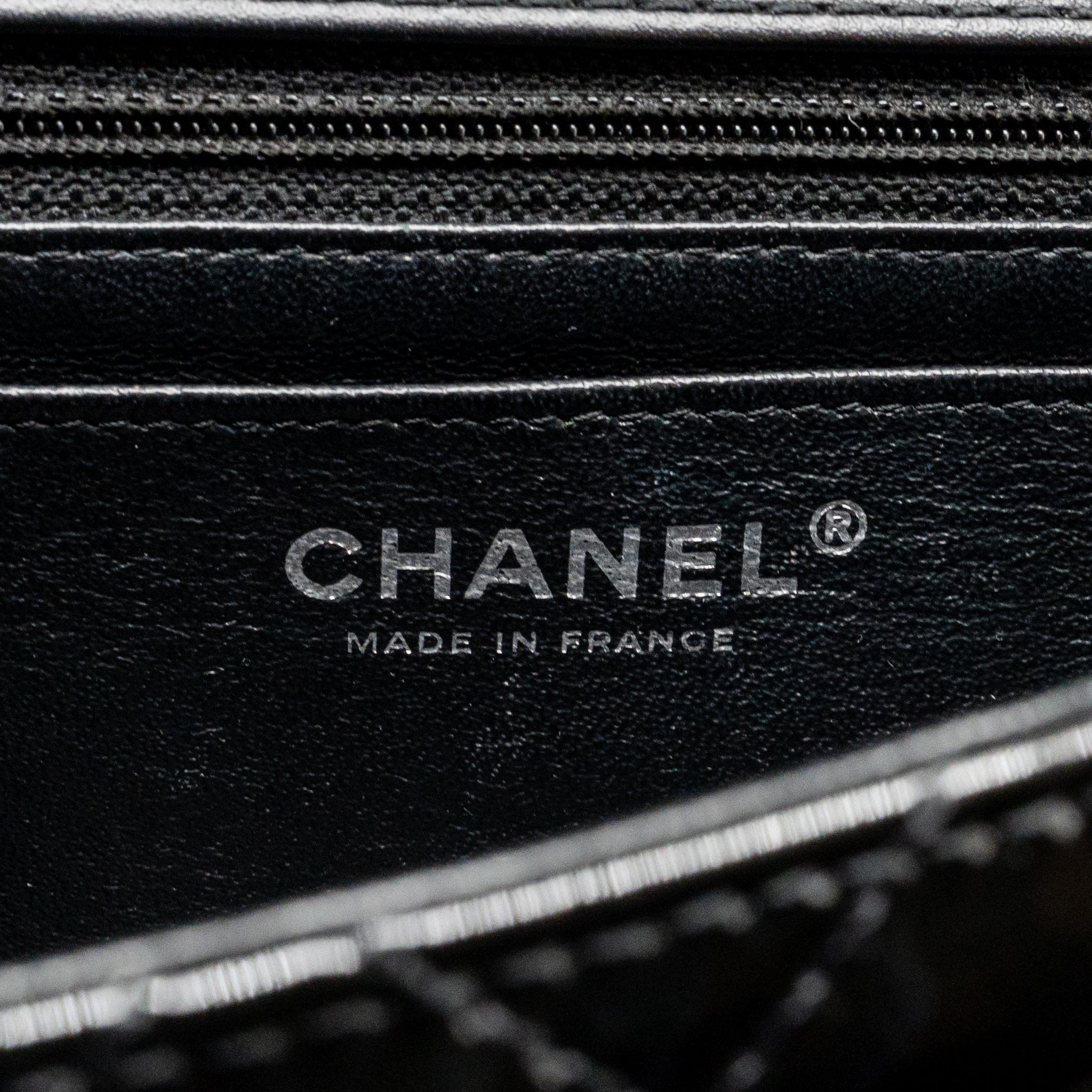 CHANEL MINI 2.55 REISSUE PATENT SO BLACK