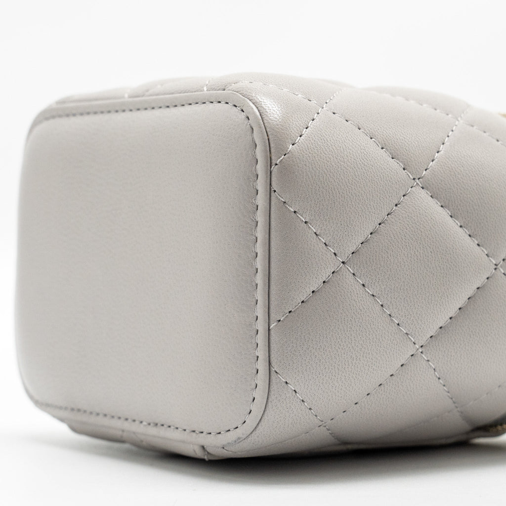 CHANEL TOP HANDLE MINI VANITY CASE LAMBSKIN LIGHT GREY GHW
