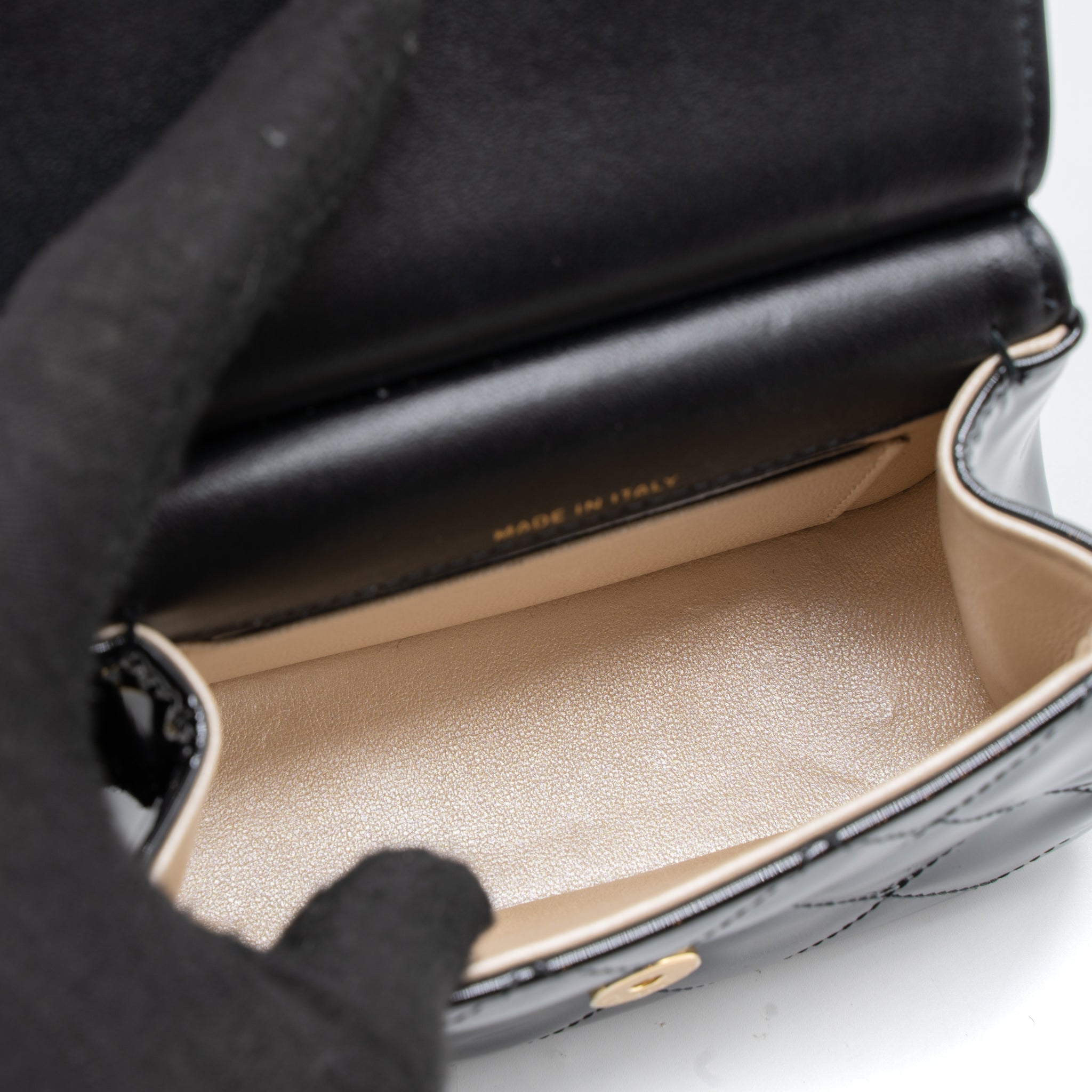 CHANEL 22K MINI CLUTCH WITH CHAIN PATENT BLACK GHW (MICROCHIP)
