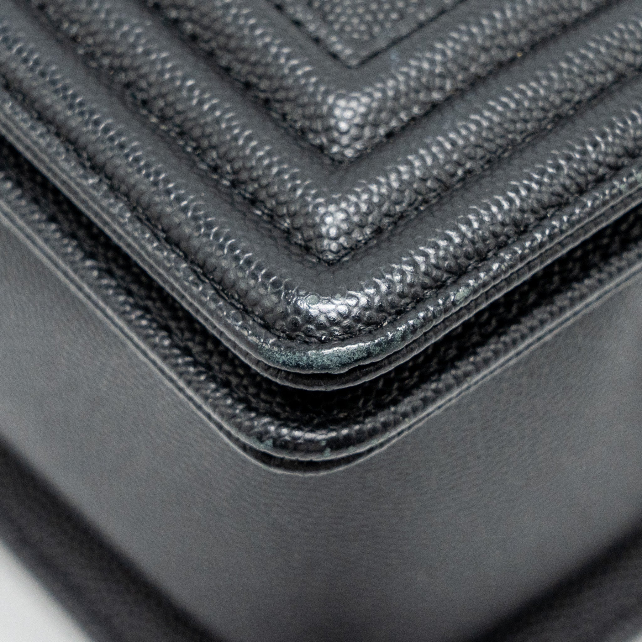 CHANEL MEDIUM BOY BAG CAVIAR BLACK GHW