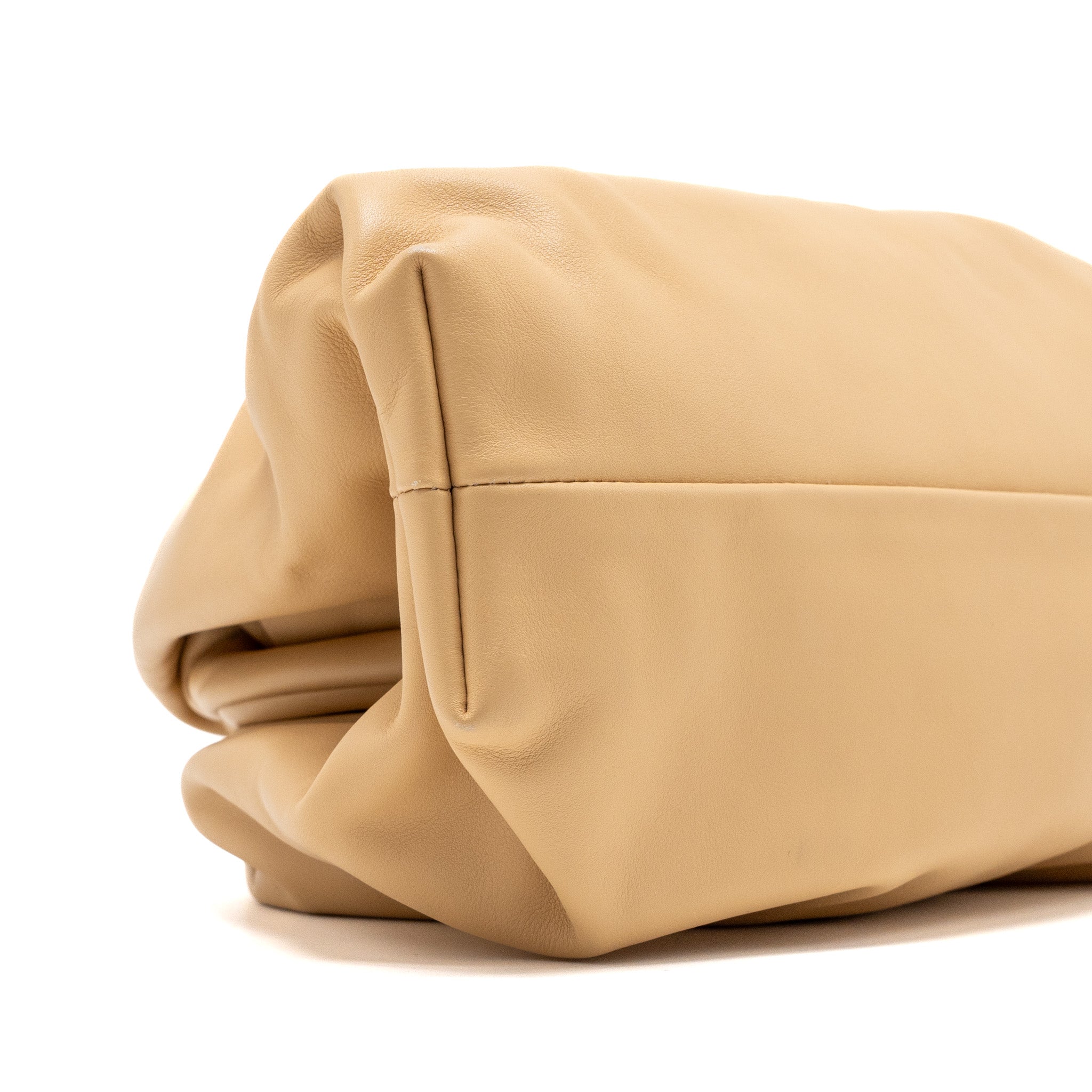 BOTTEGA VENETA THE POUCH LARGE LEATHER CLUTCH BEIGE GHW