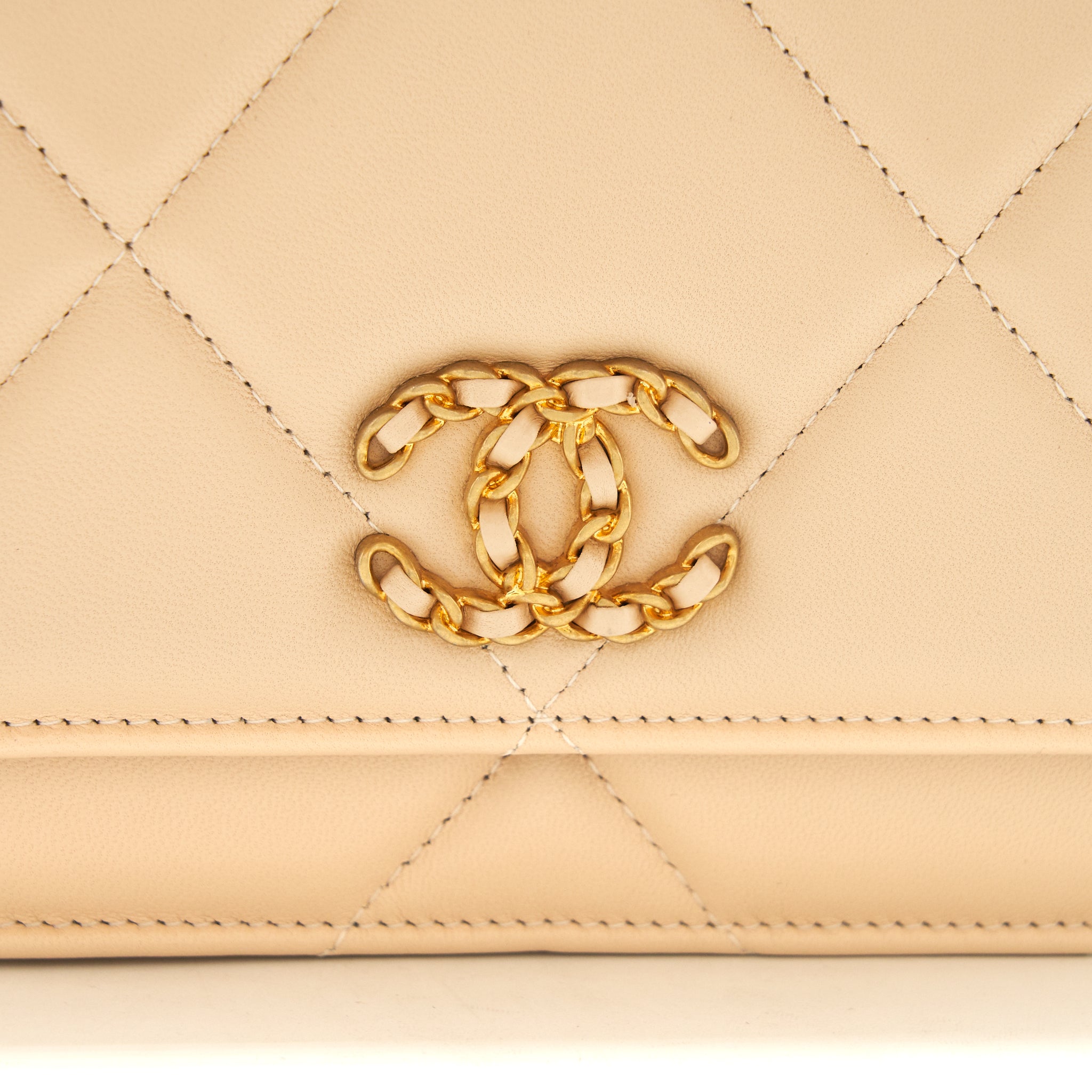 CHANEL 19 WALLET ON CHAIN LAMBSKIN BEIGE GHW
