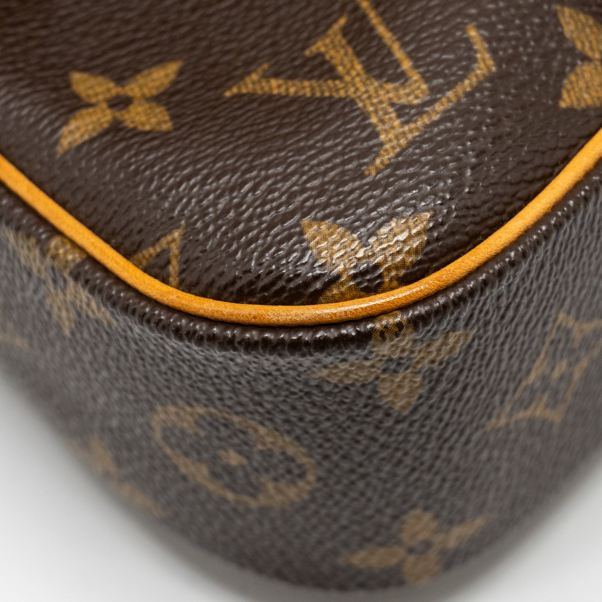 LOUIS VUITTON MARSEILLE SAC A DOS MONOGRAM CANVAS GHW