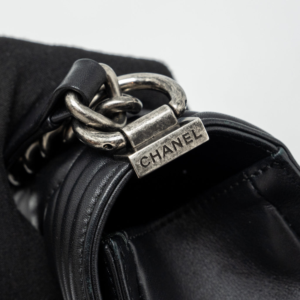 CHANEL MEDIUM CHEVRON BOY BAG LAMBSKIN BLACK RUTHENIUM HARDWARE