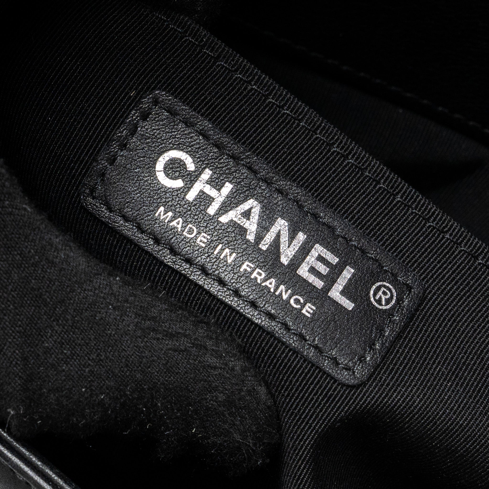 CHANEL MEDIUM CHEVRON BOY BAG LAMBSKIN BLACK RUTHENIUM HARDWARE