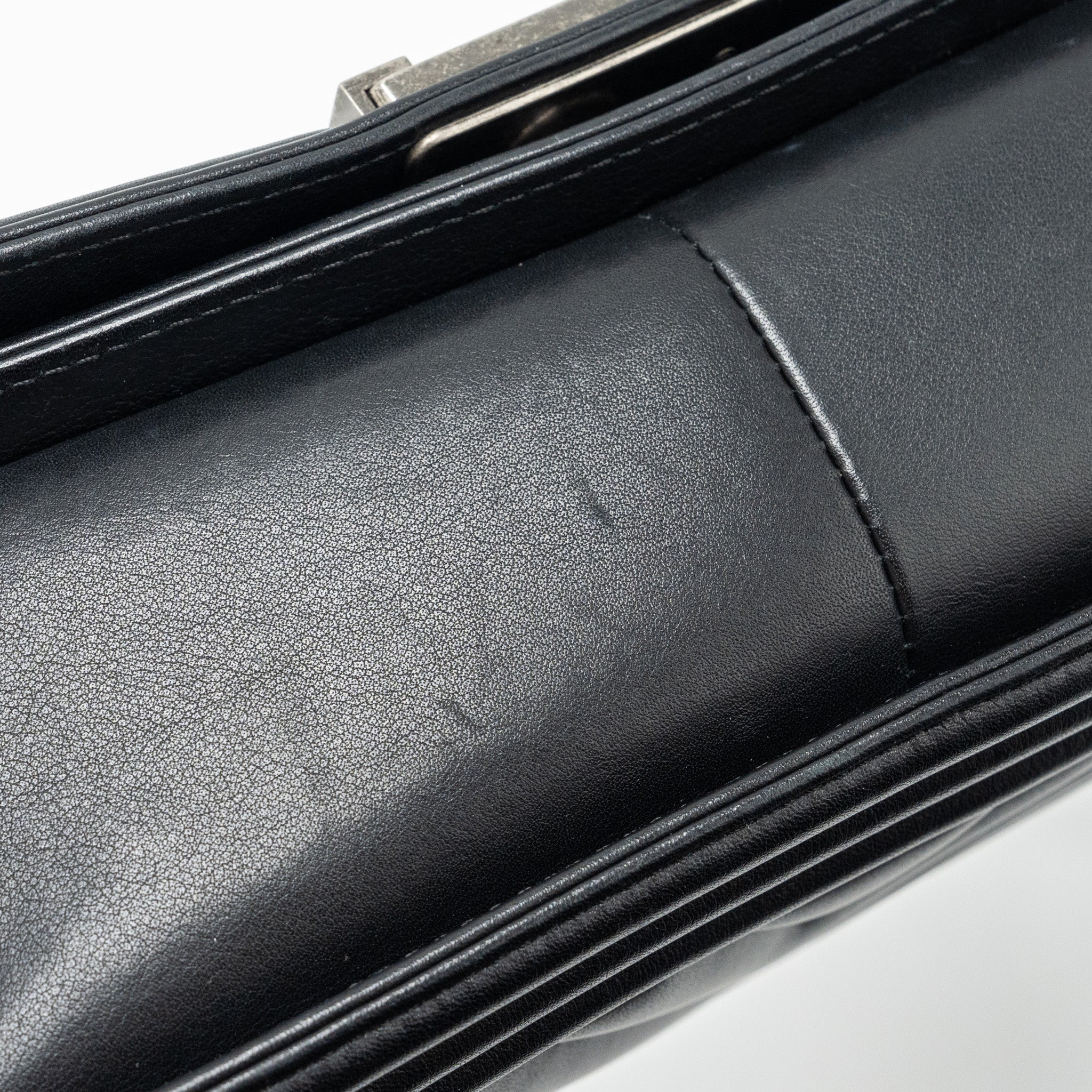 CHANEL MEDIUM CHEVRON BOY BAG LAMBSKIN BLACK RUTHENIUM HARDWARE