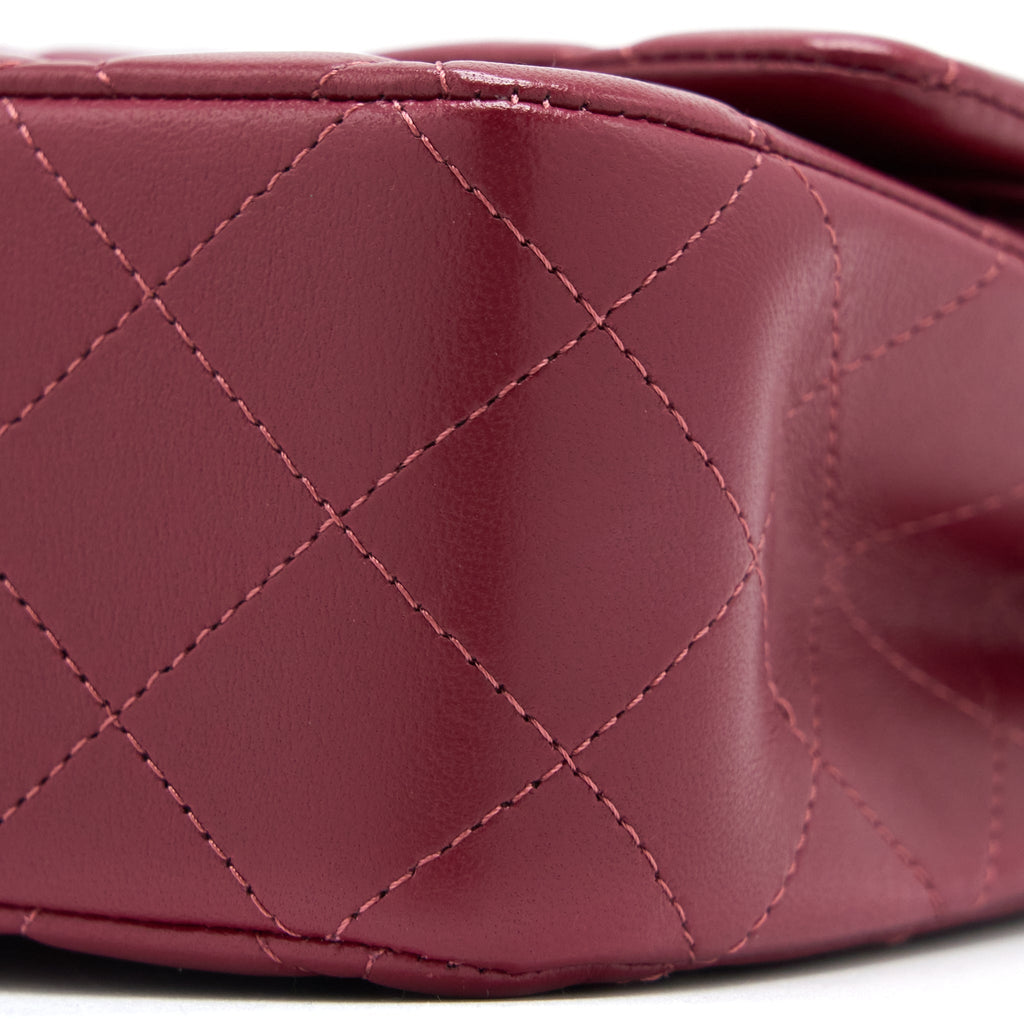 CHANEL MEDIUM CLASSIC FLAP BAG LAMBSKIN DARK RED LGHW (MICROCHIP)