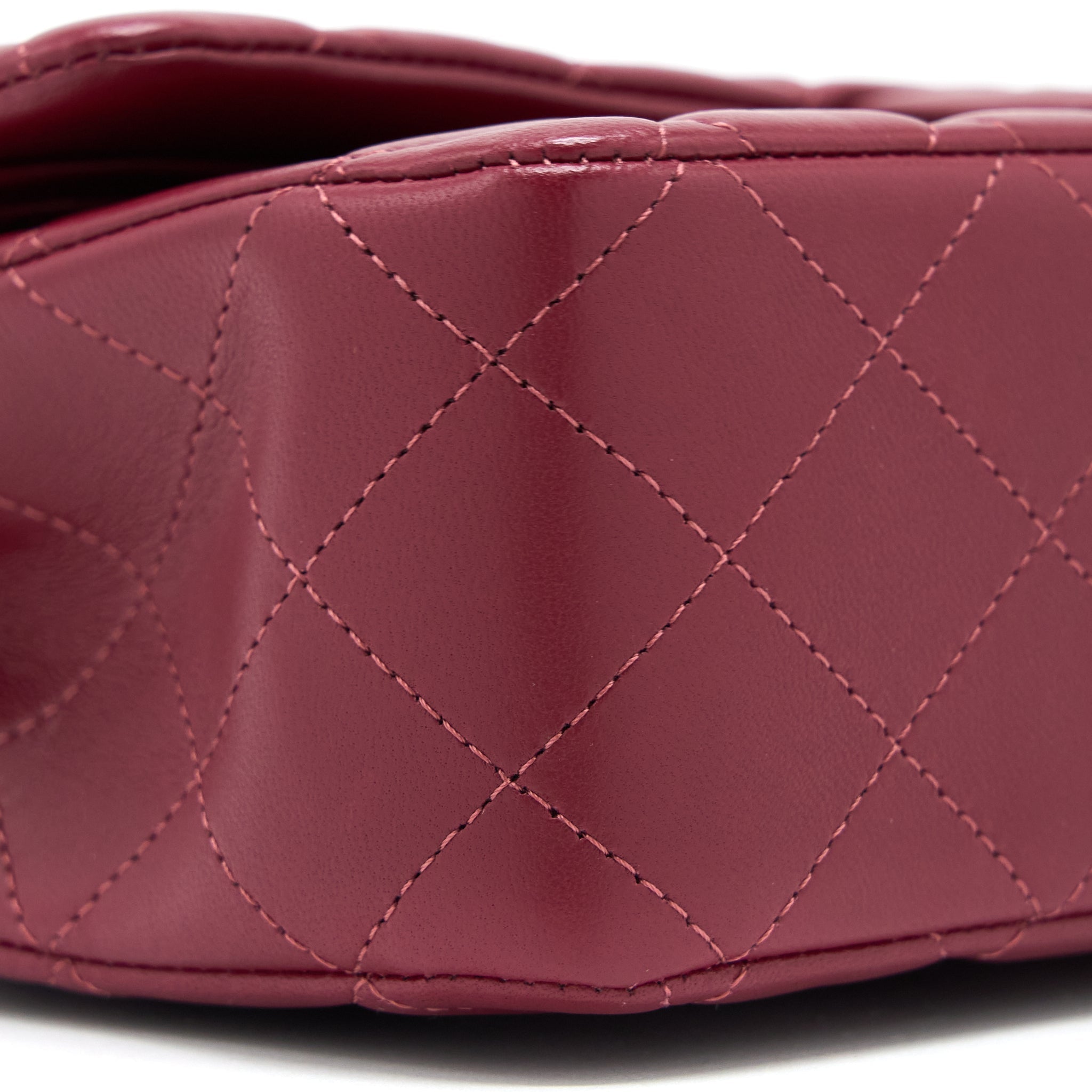 CHANEL MEDIUM CLASSIC FLAP BAG LAMBSKIN DARK RED LGHW (MICROCHIP)