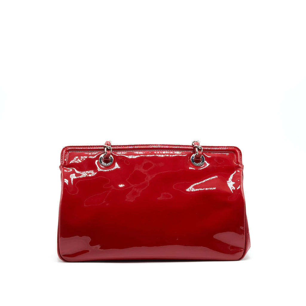 CHANEL PATENT LEATHER TOTE BAG WITH CHAIN IN RED SHW