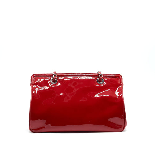 CHANEL PATENT LEATHER TOTE BAG WITH CHAIN IN RED SHW