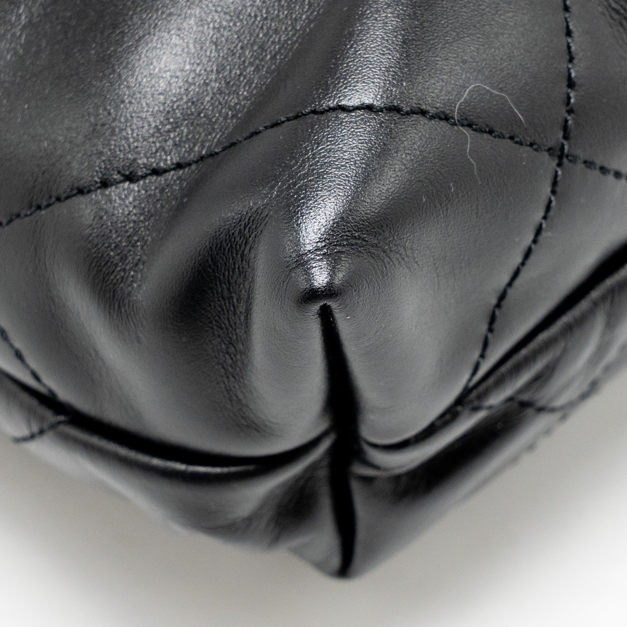 CHANEL MINI 22 BAG CALFSKIN BLACK GHW (MICROCHIP)