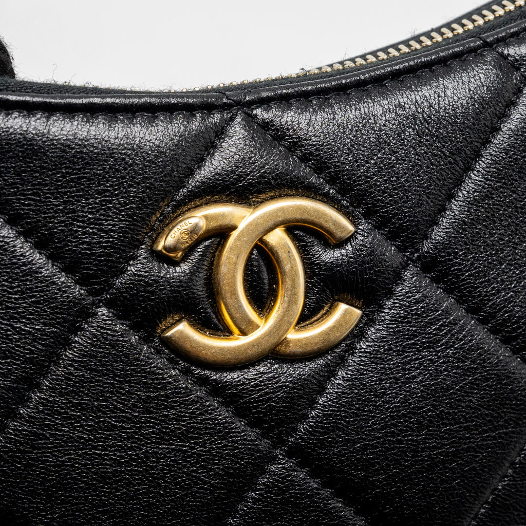 CHANEL 23K HOBO BAG WITH ADJUSTABLE CHAIN LAMBKIN BLACK GHW (MICROCHIP)