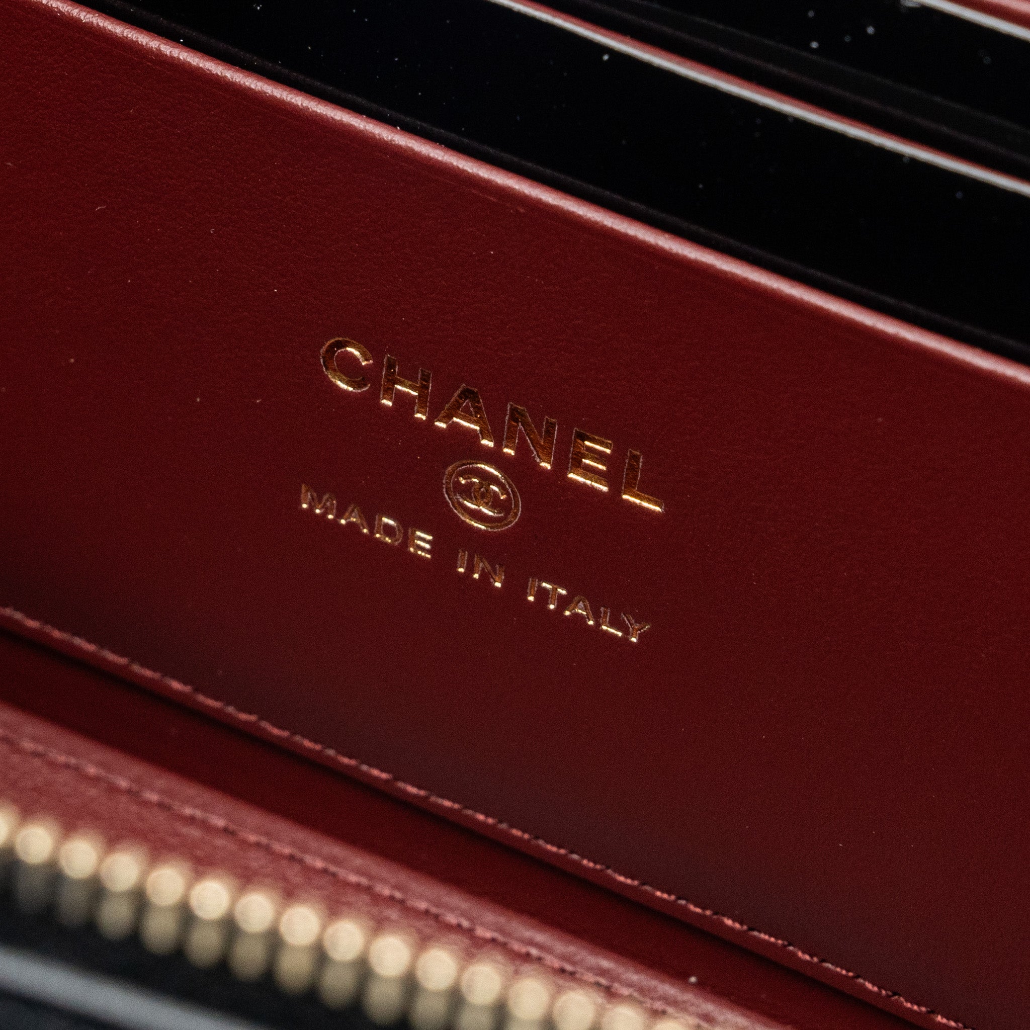 CHANEL 24C GOLD CRUSH LONG VANITY CASE SHINY CALFSKIN BLACK GHW (MICROCHIP)