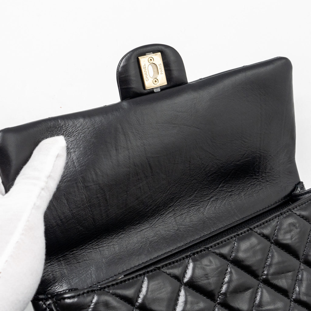 CHANEL 23A CLASSIC FLAP CLUTCH SHINY CALFSKIN BLACK LGHW (MICROCHIP)