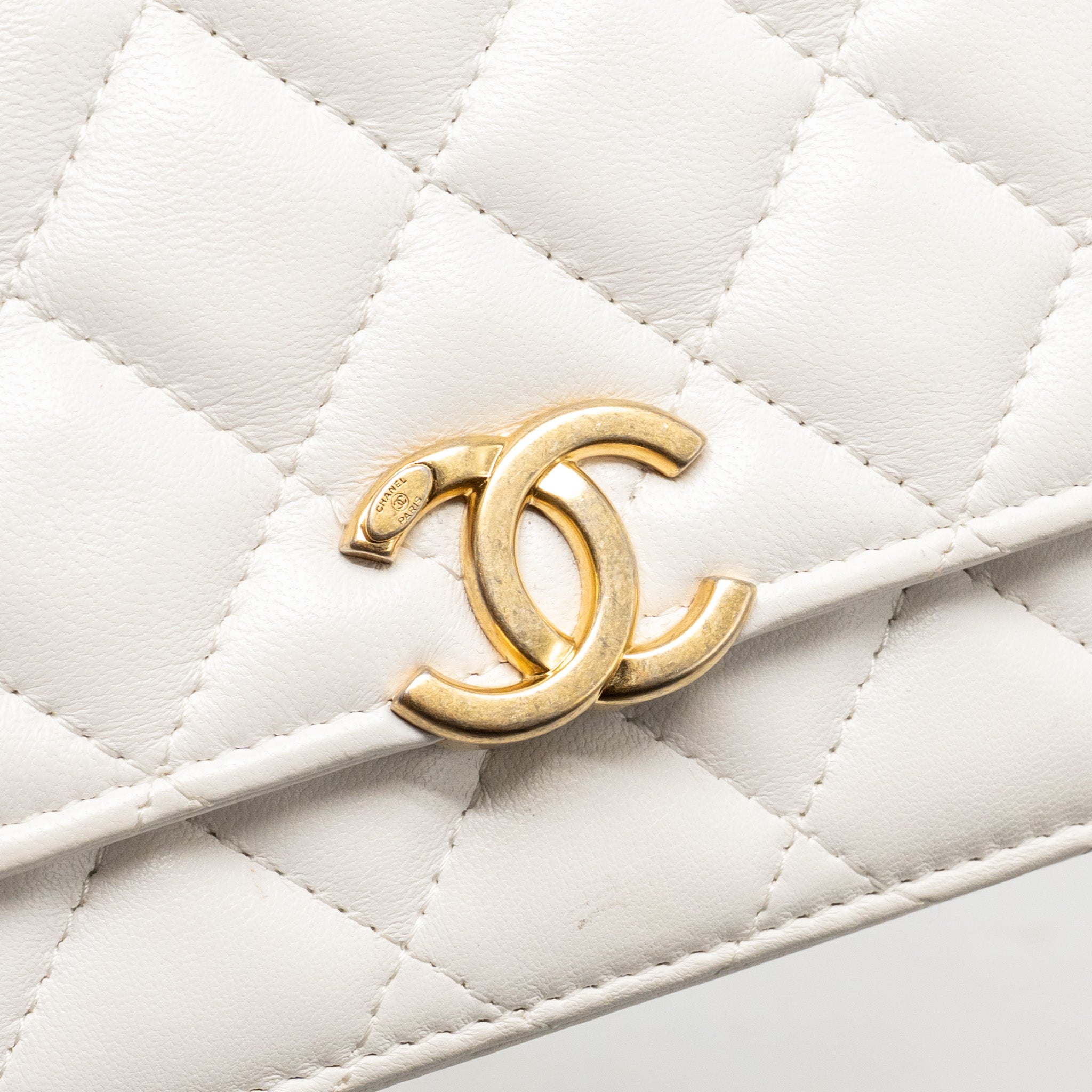 CHANEL GIANT CHAIN CLASSIC WALLET ON CHAIN LAMBSKIN WHITE MULTICOLOUR HARDWARE (MICROCHIP)