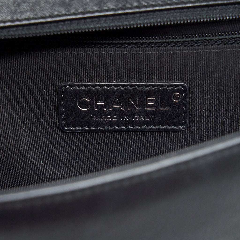CHANEL NEW MEDIUM CHEVRON BOY BAG CALFSKIN BLACK RUTHENIUM HARDWARE