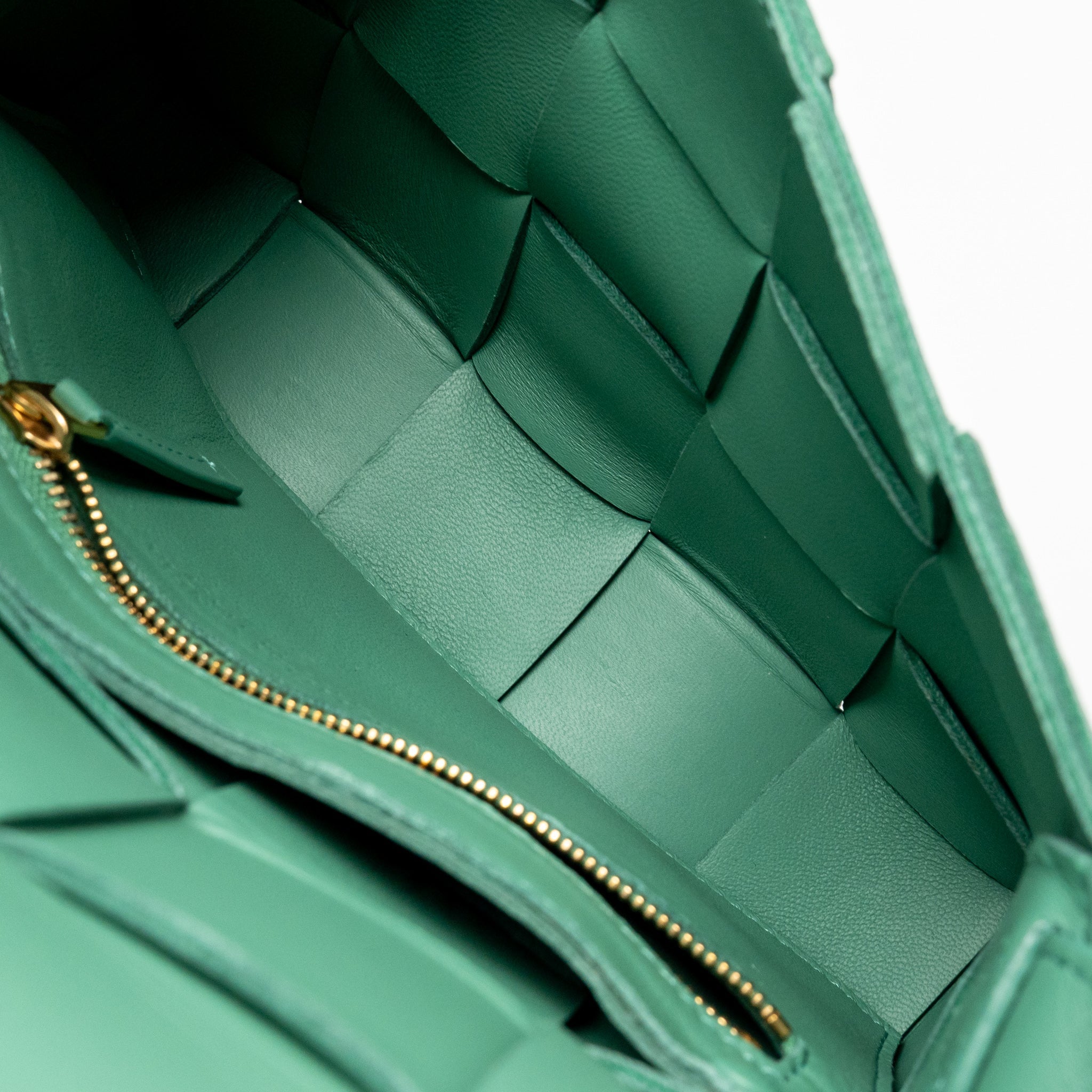 BOTTEGA VENETA CASSETTE BAG LAMBSKIN GREEN GHW
