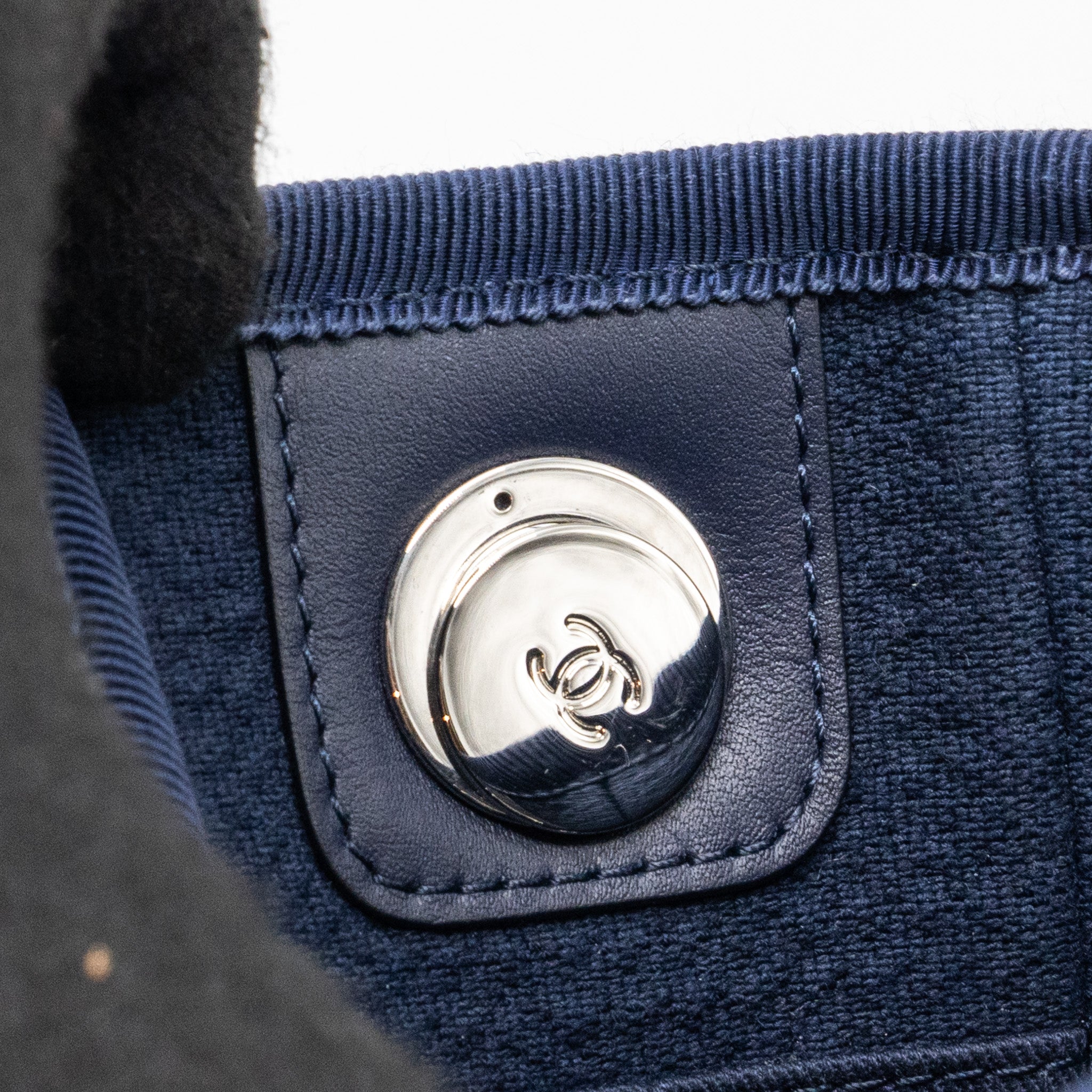CHANEL SMALL DEAUVILLE TOTE BAG CANVAS NAVY SHW (MICROCHIP)