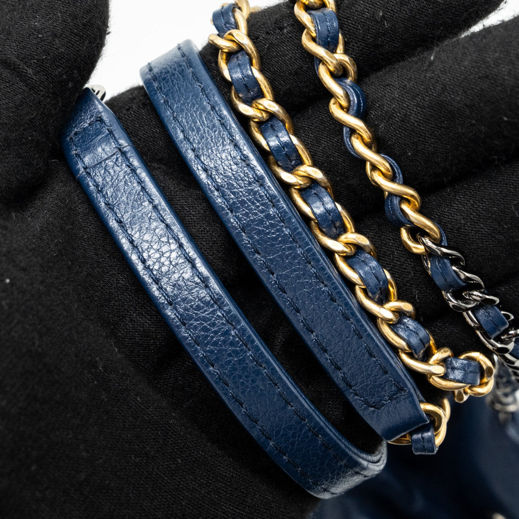 CHANEL SMALL BUCKET BAG CALFSKIN NAVY/BLACK MULTICOLOUR HARDWARE