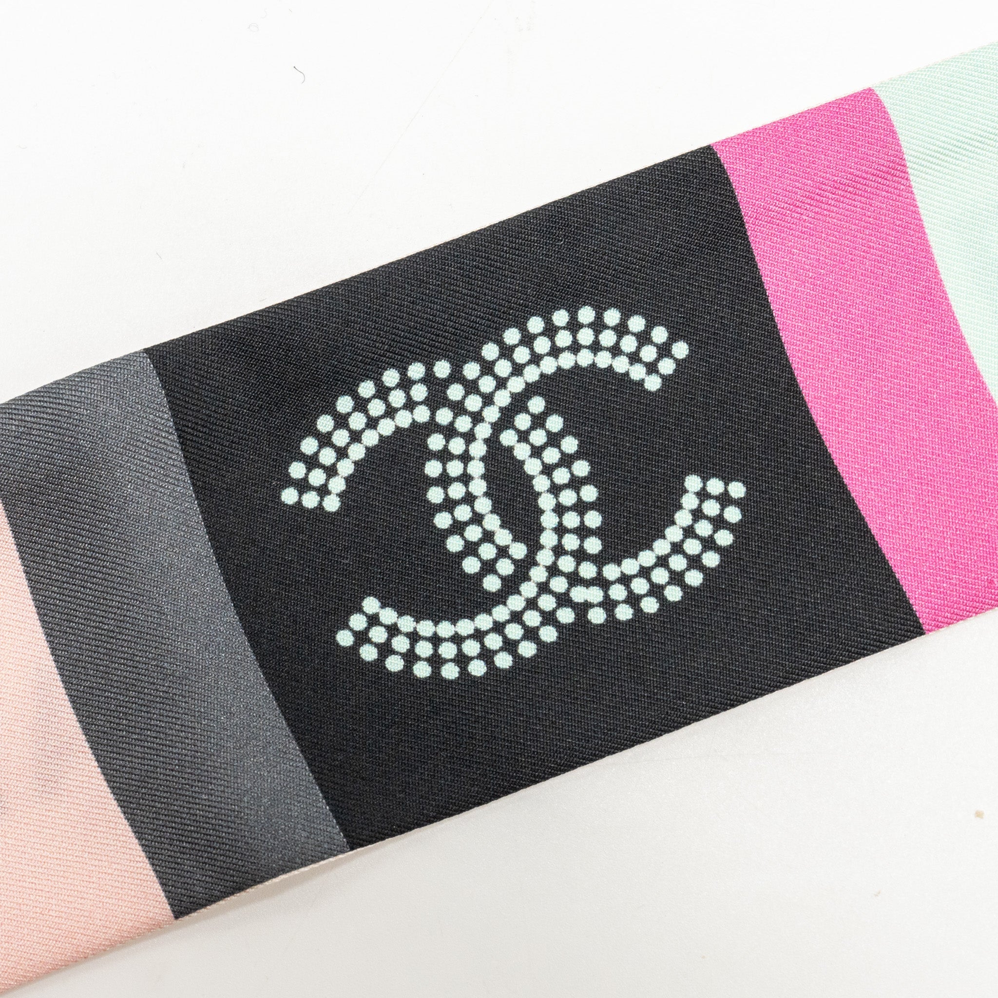 CHANEL CC LOGO PRINTED TWILLY SILK PINK/MULTICOLOUR