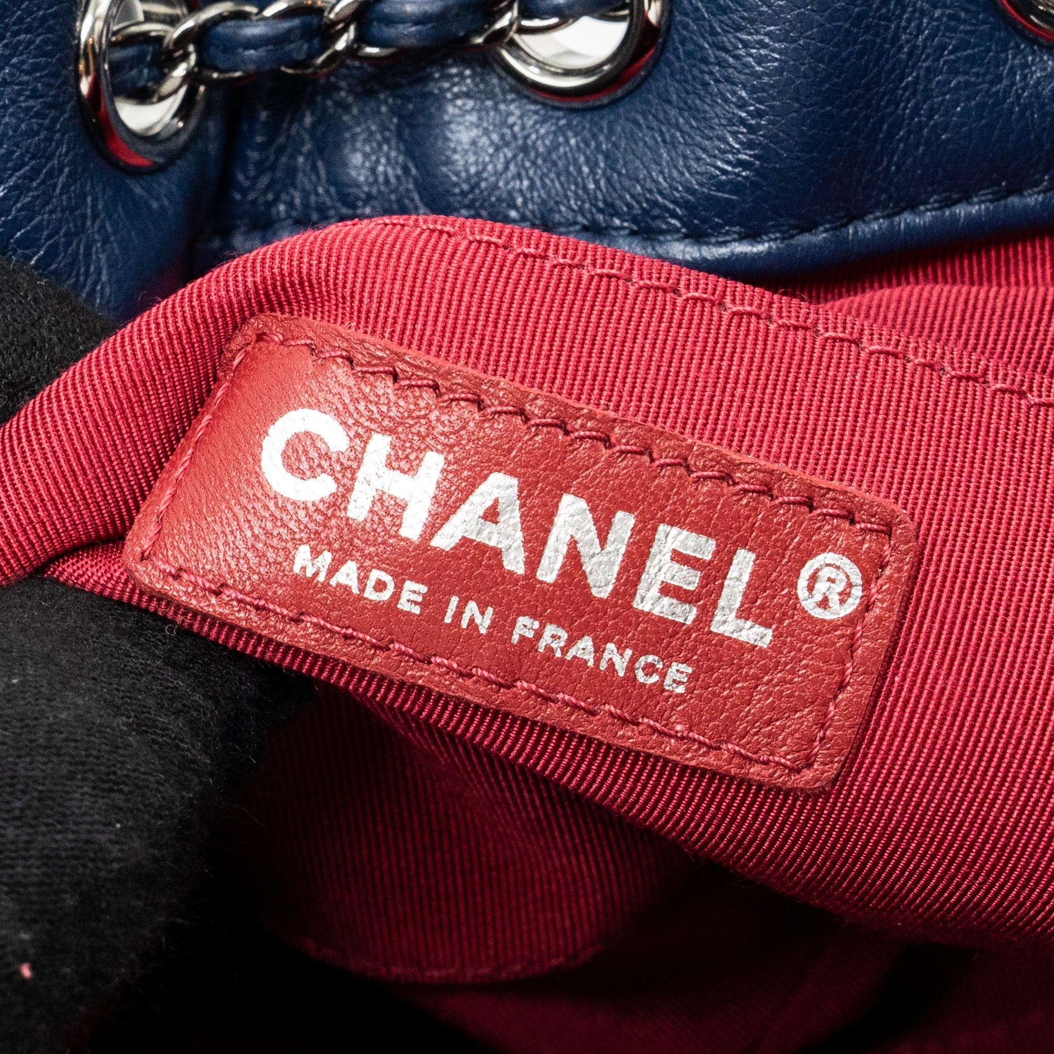 CHANEL SMALL BUCKET BAG CALFSKIN NAVY/BLACK MULTICOLOUR HARDWARE