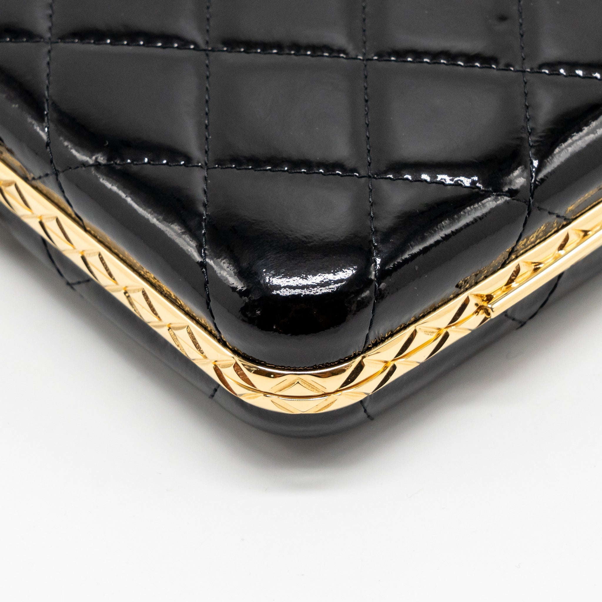 CHANEL 21A CC BOX WITH CHAIN PATENT BLACK GHW