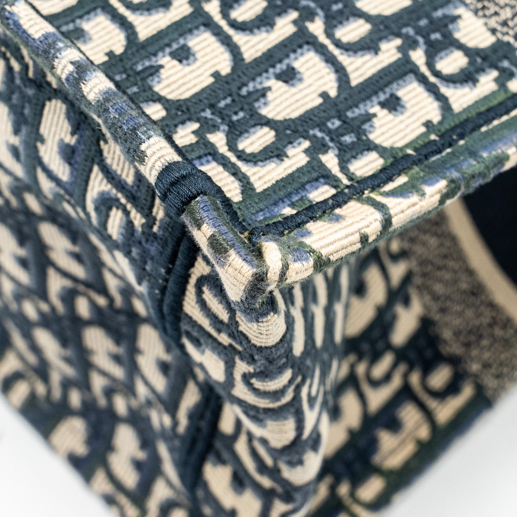 DIOR MEDIUM BOOK TOTE DIOR OBLIQUE EMBROIDERY BLUE