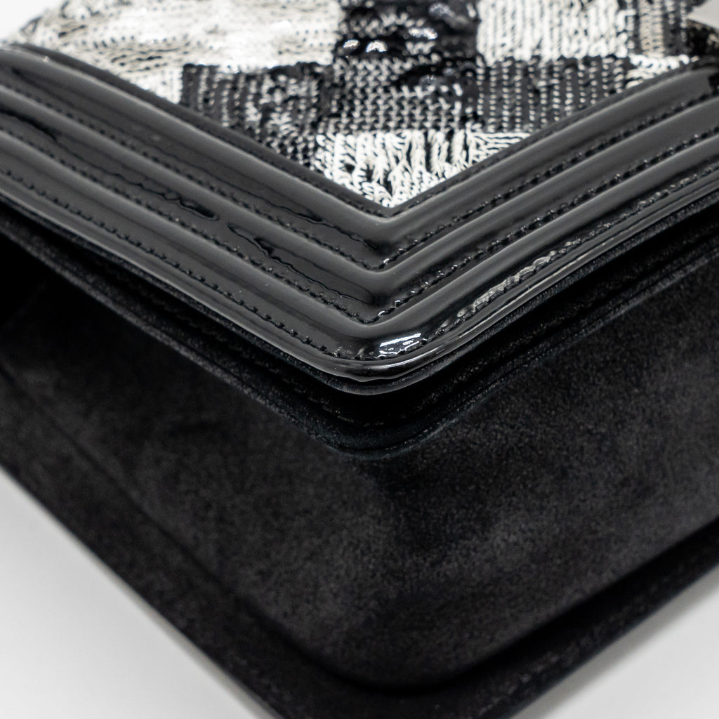 CHANEL MEDIUM BOY BAG SEQUIN/PATENT BLACK/WHITE SHW