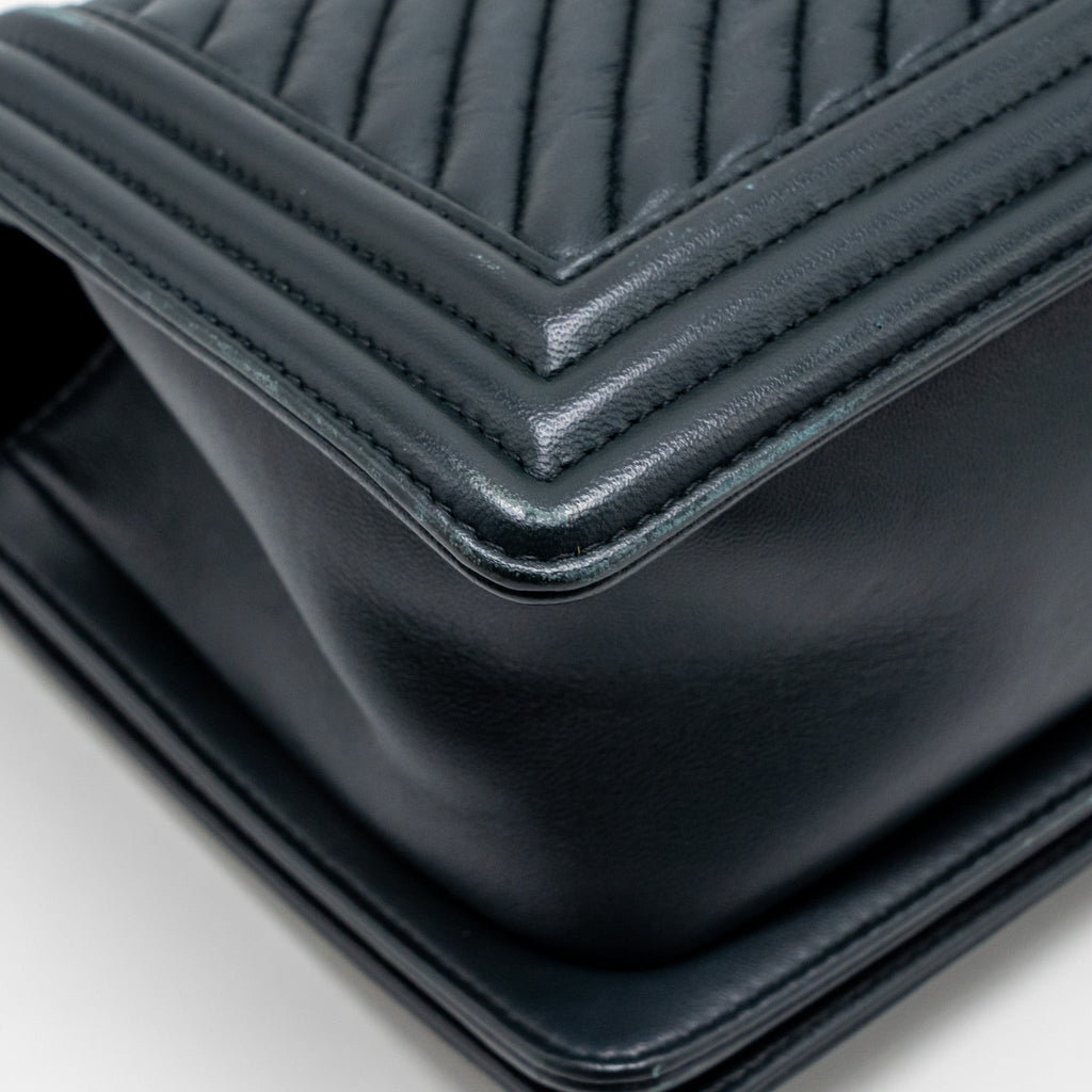 CHANEL MEDIUM BOY BAG CHEVRON LAMBSKIN DARK BLUE SHW